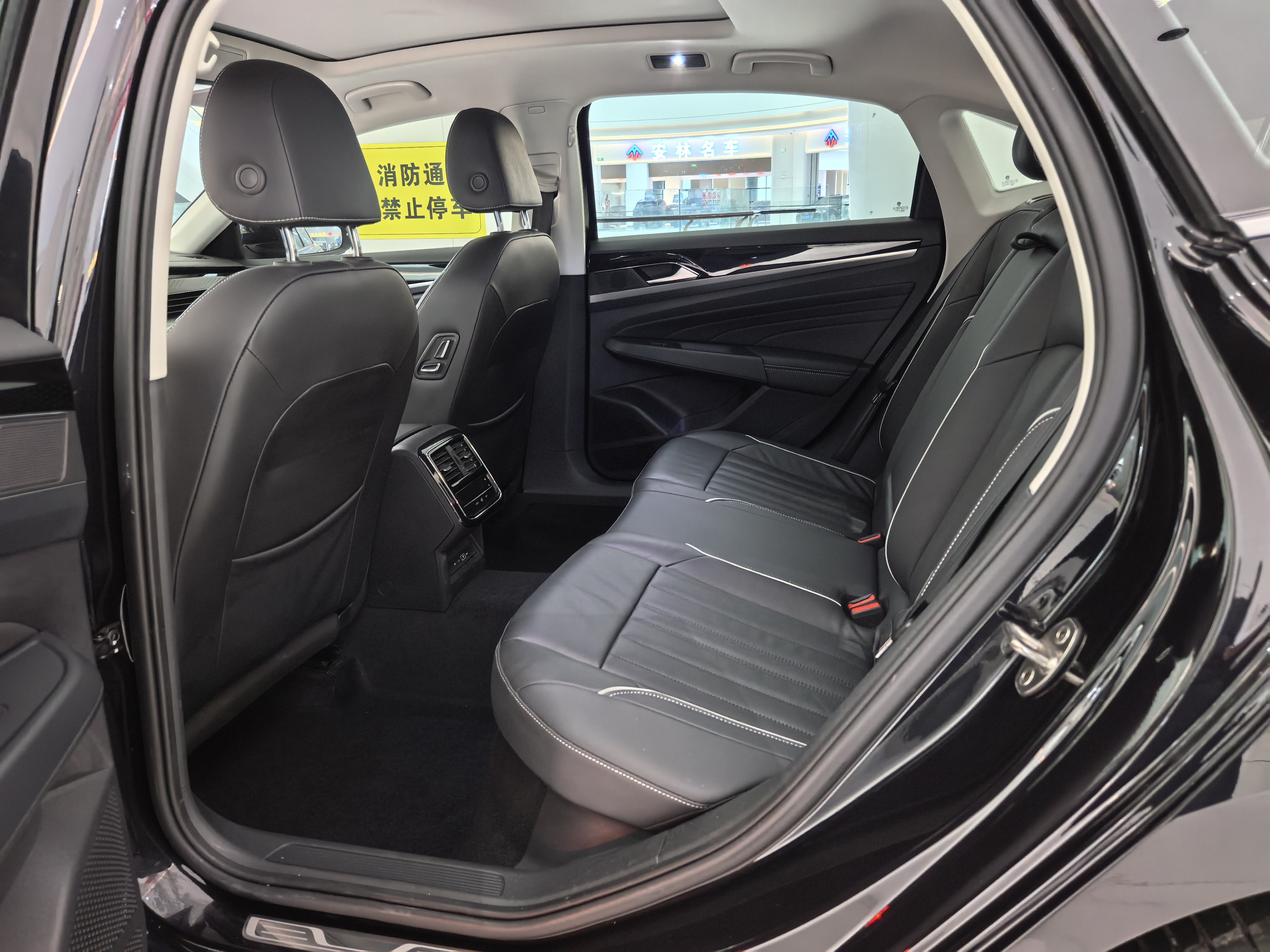 Volkswagen Passat 2021 car image #17