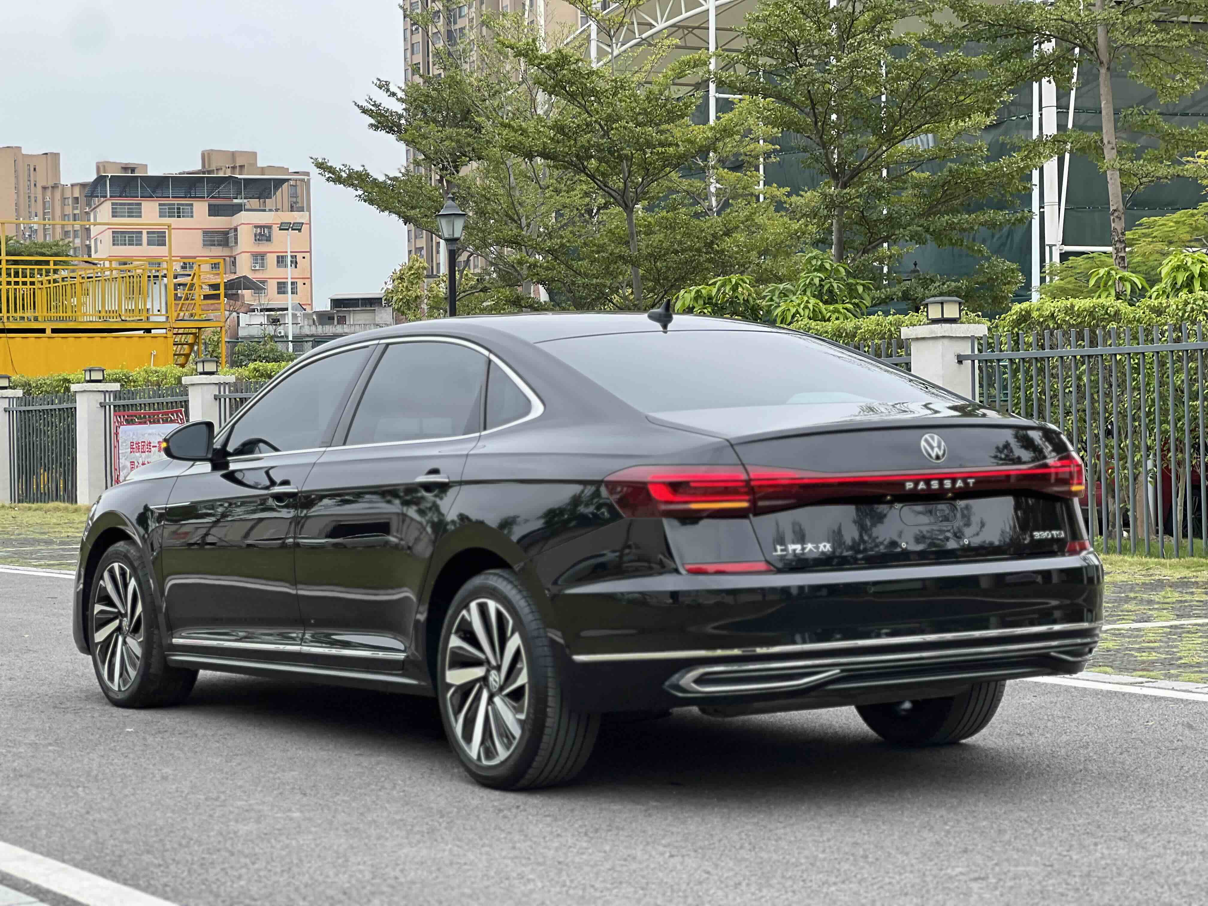 Volkswagen Passat 2022 car image #17