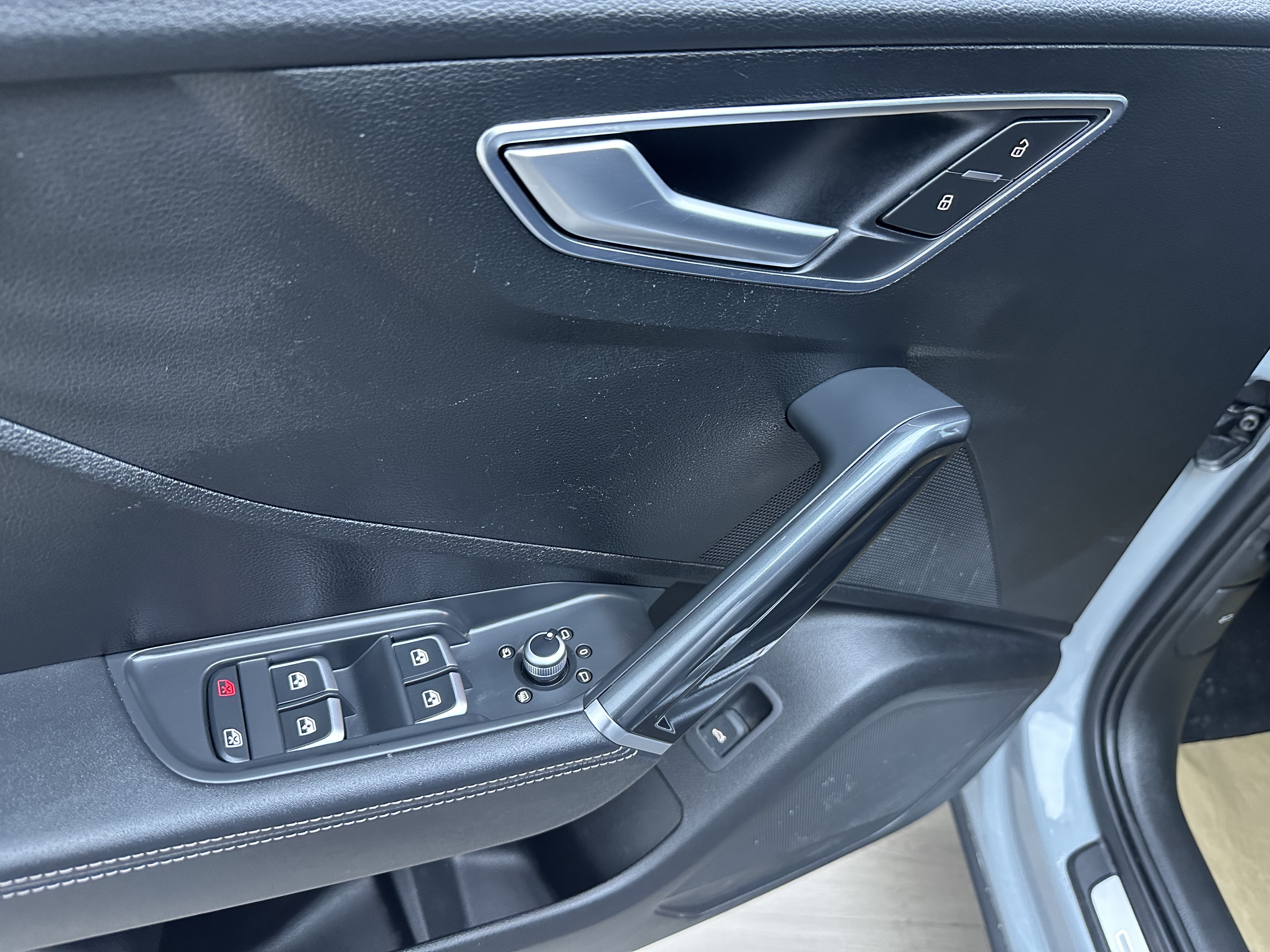 Audi Q2L 2021 car image #17