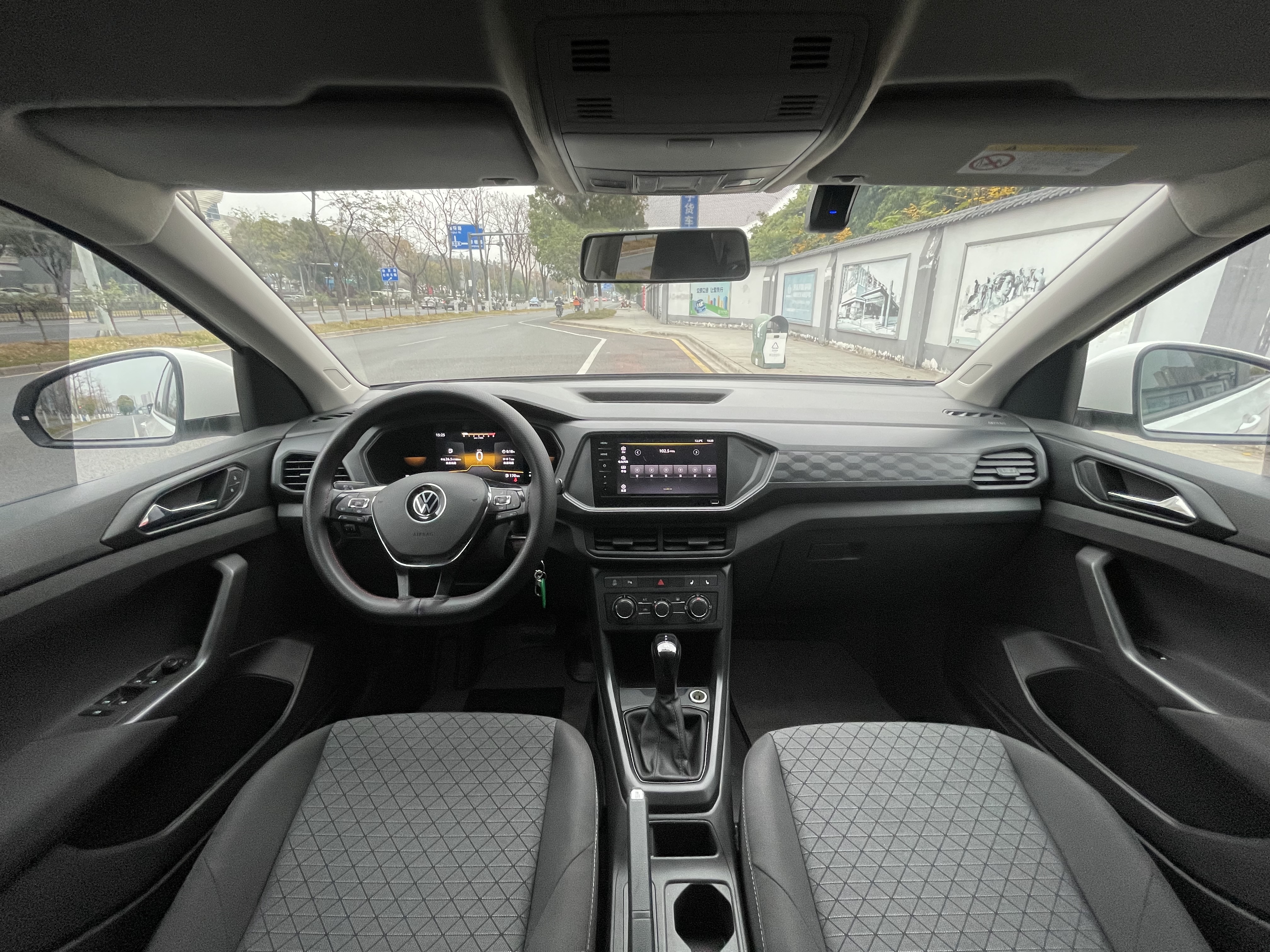 Volkswagen T-Cross 2022 #17 Volkswagen T-Cross 2022 car image #17