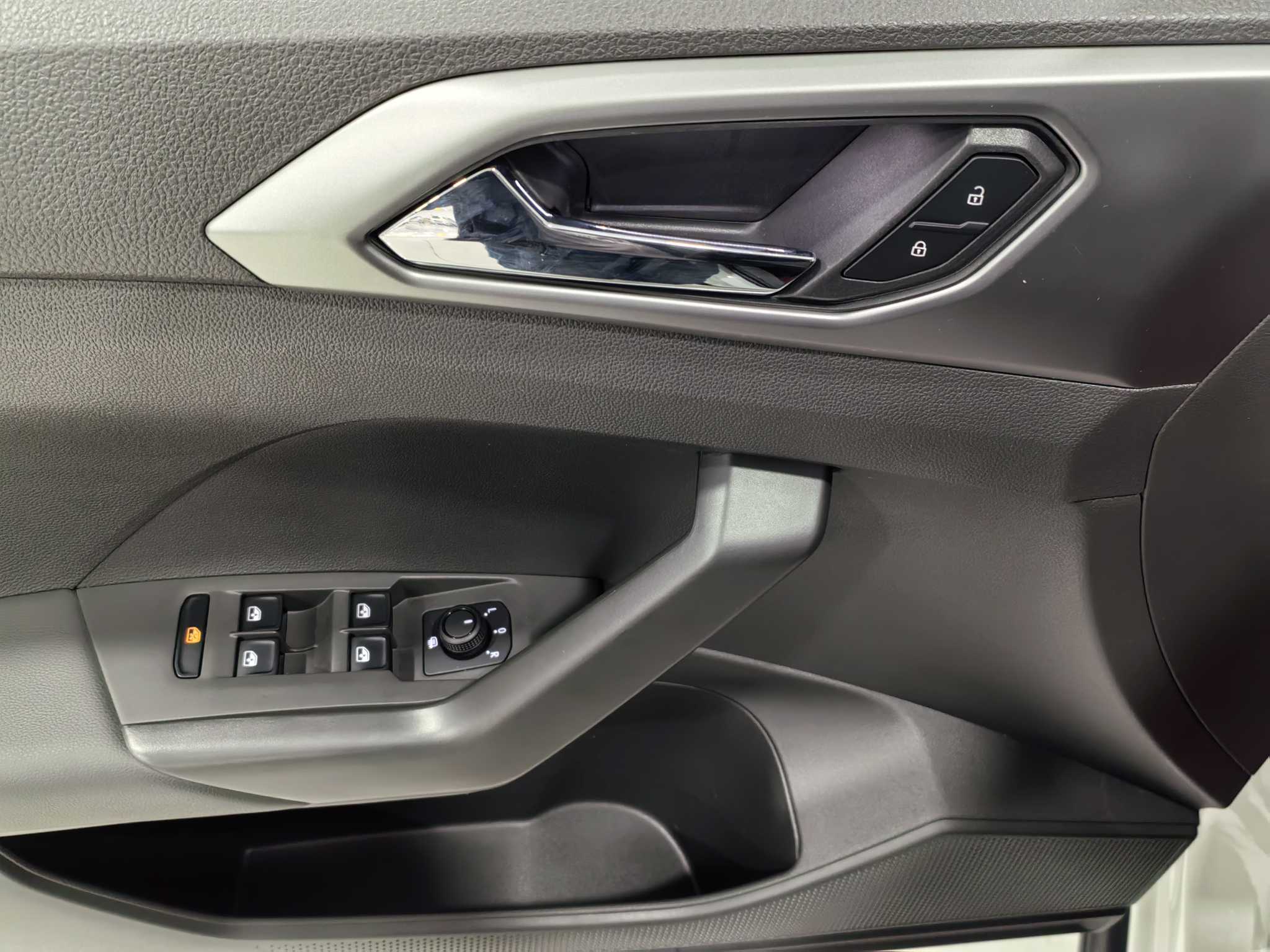 Volkswagen T-Cross 2022 car image #17
