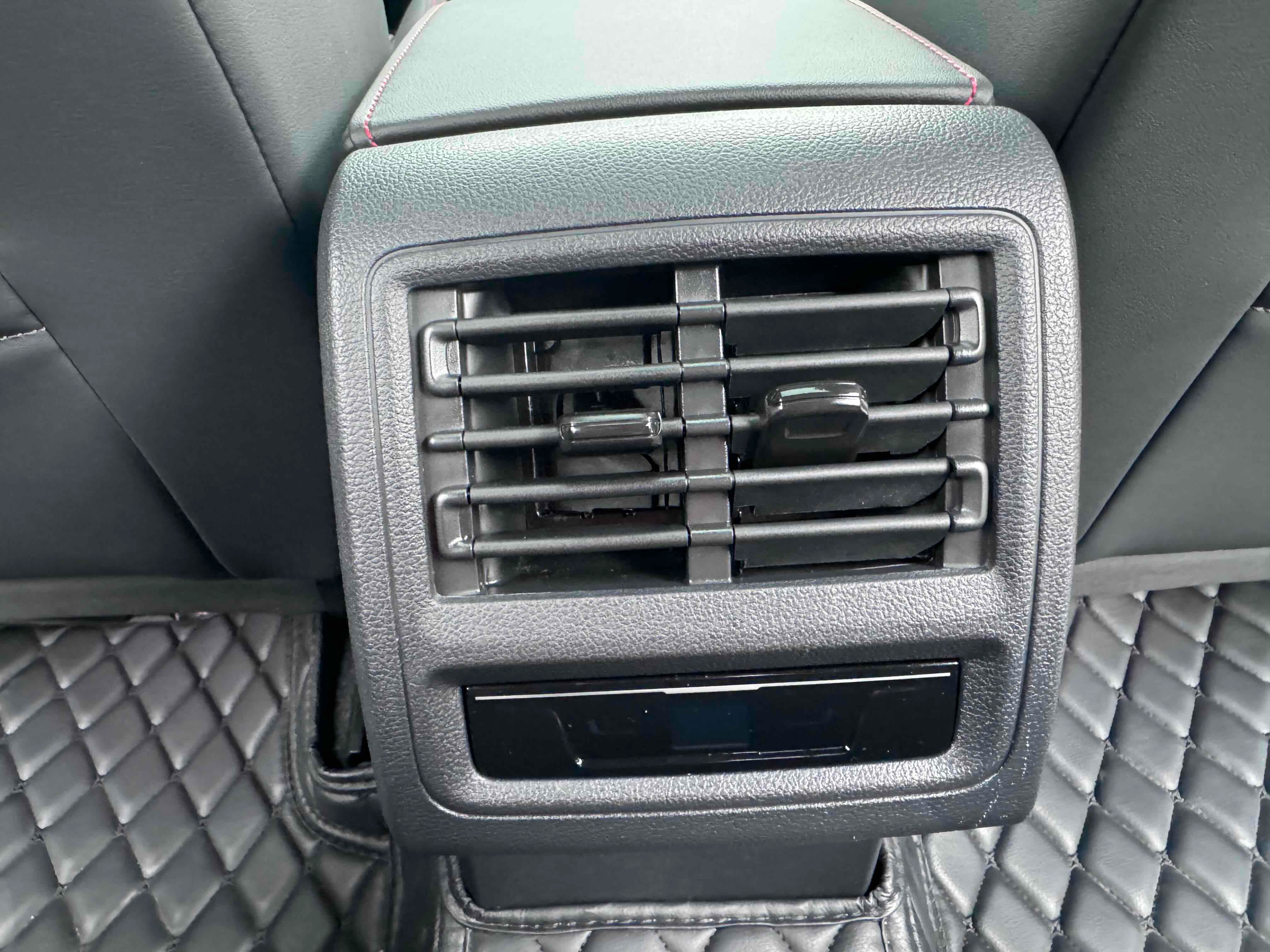 Volkswagen GolfGTI 2022 #17 Volkswagen GolfGTI 2022 car image #17