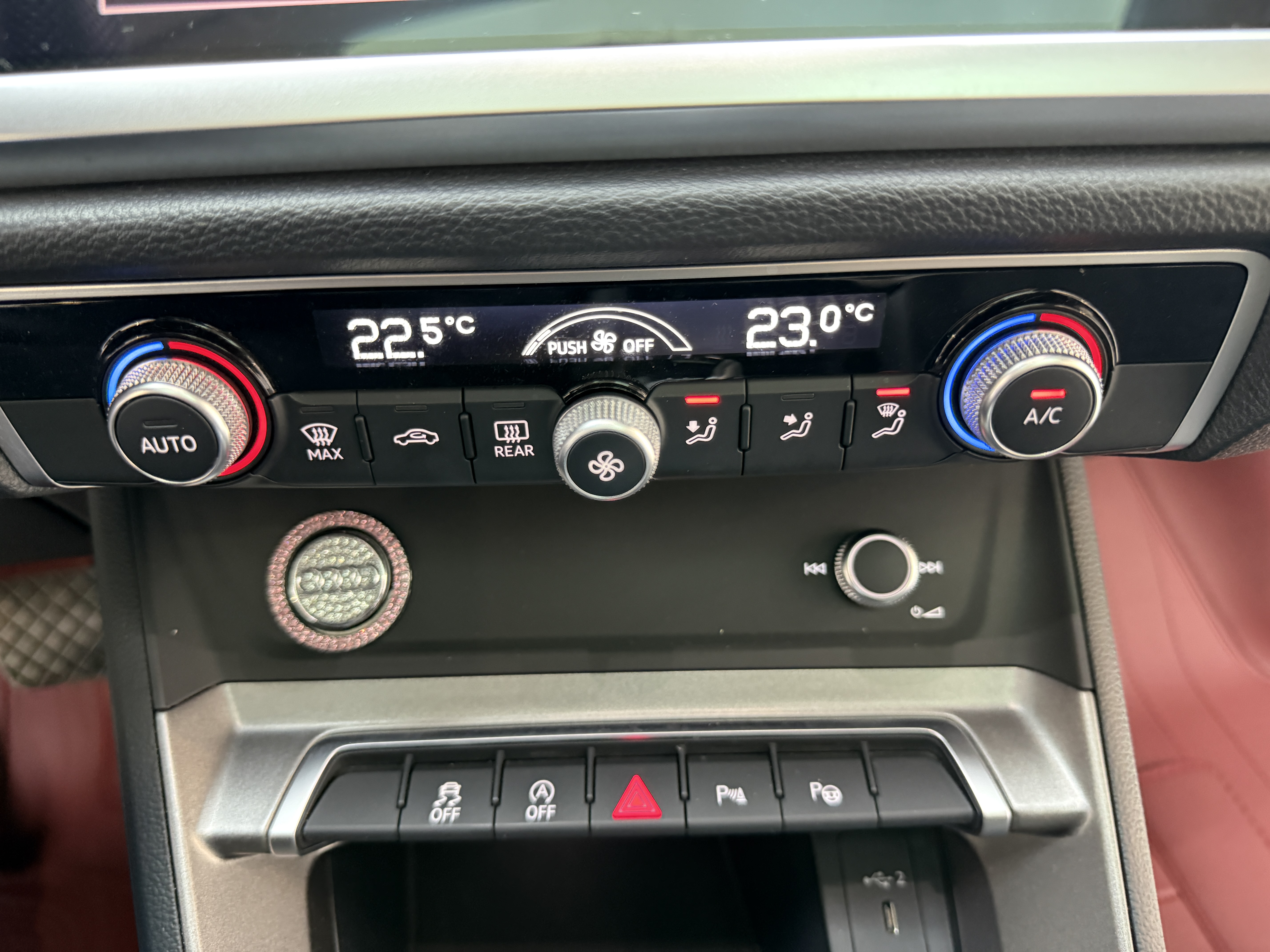 Audi Q3 2023 immagine di auto #17