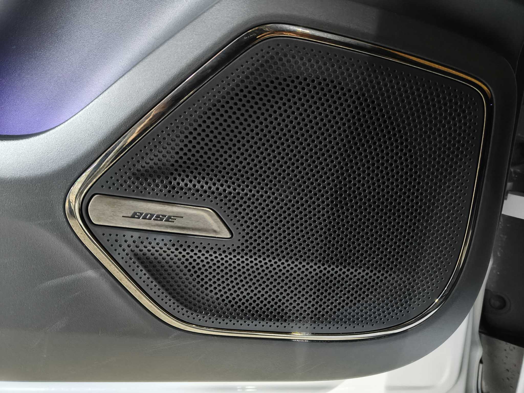 Lynk & Co 09 EM-P 2022 car image #17