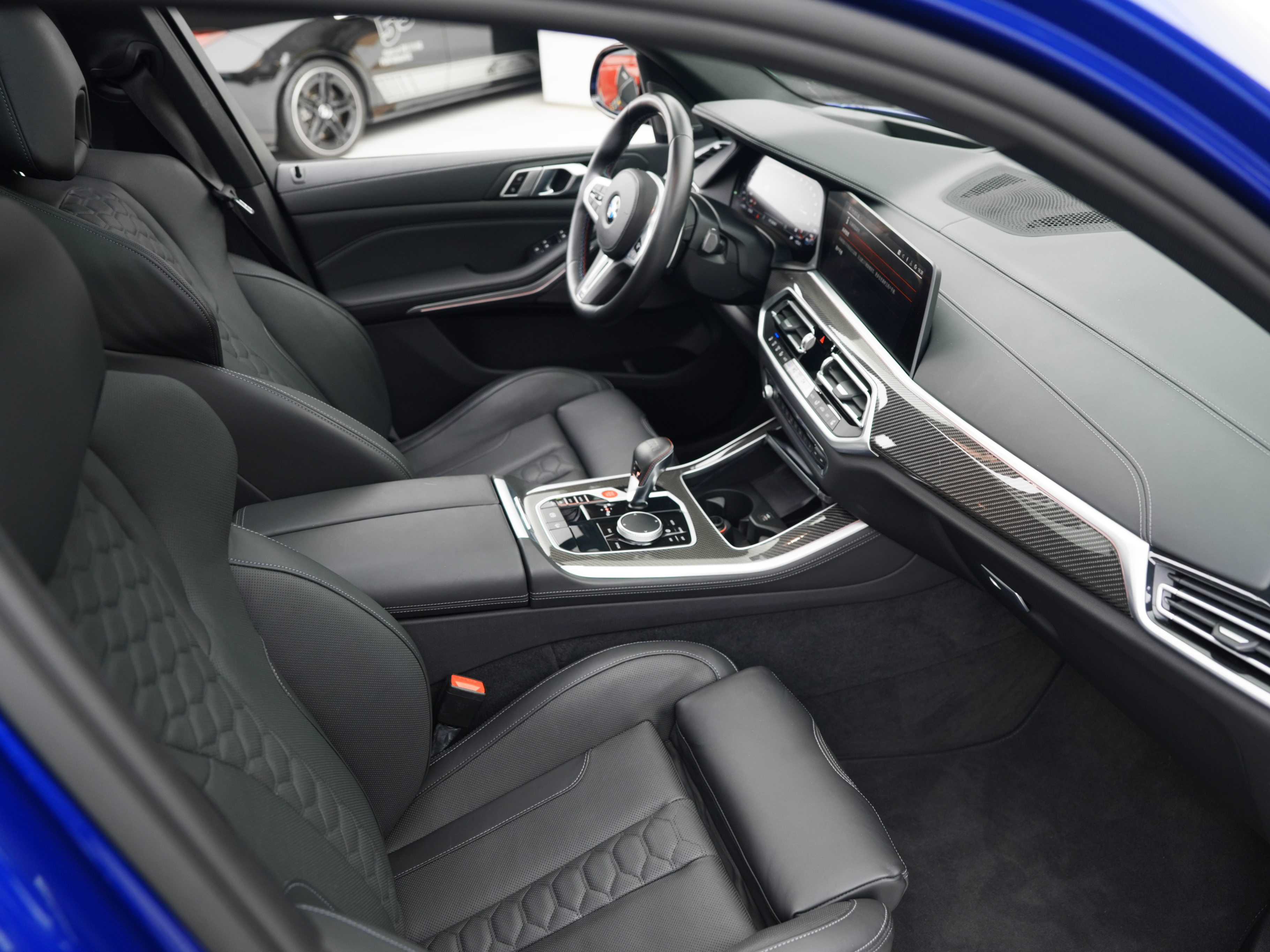 BMW X5 M 2023 immagine di auto #17