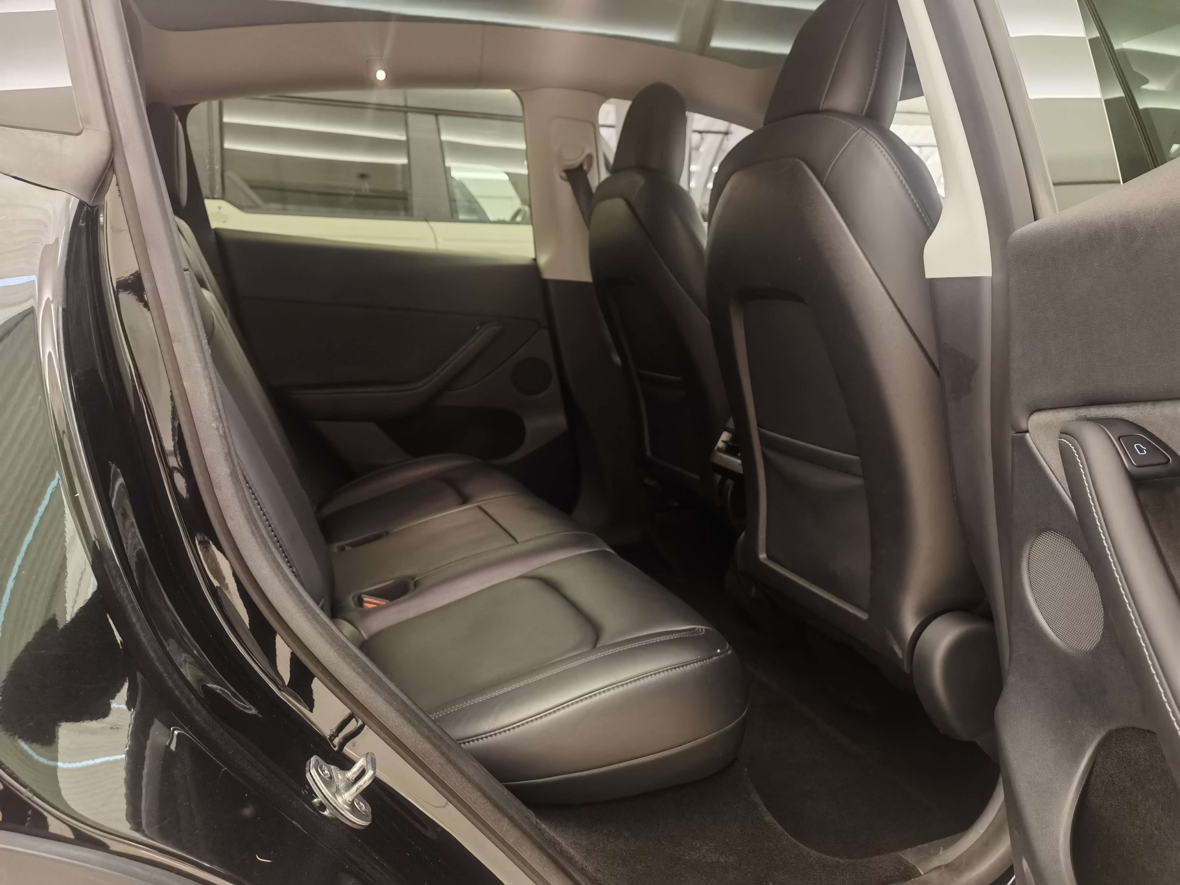 Tesla Model Y 2022 car image #17