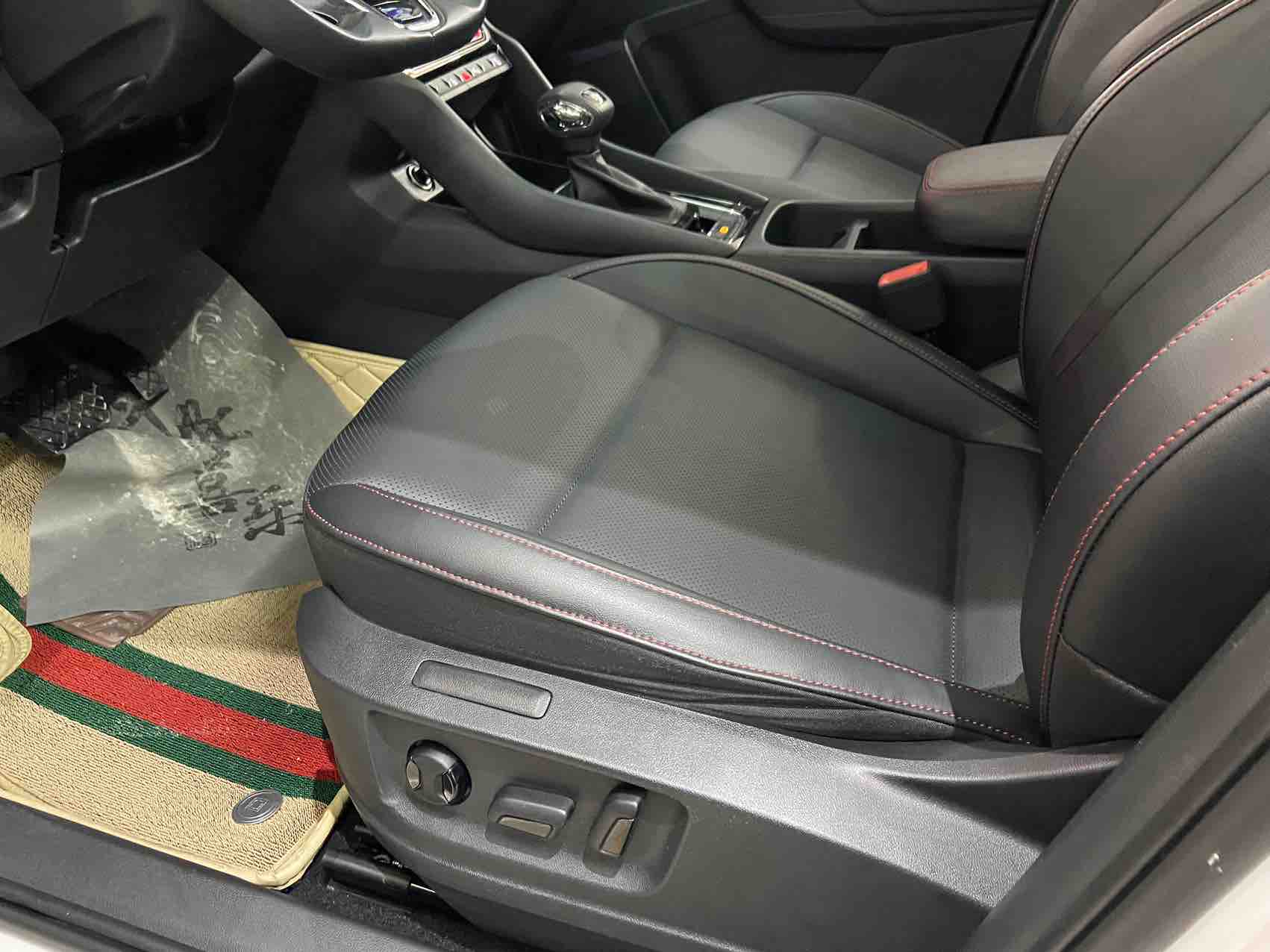 Skoda Karoq 2022 car image #17