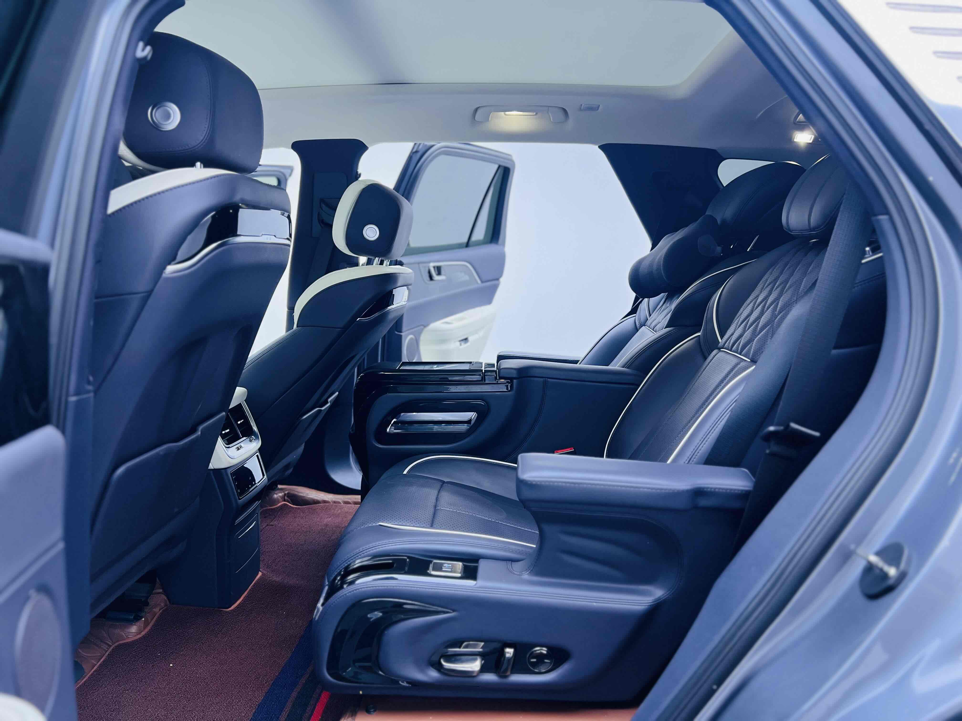 HongQi E-HS9 2022 car image #17