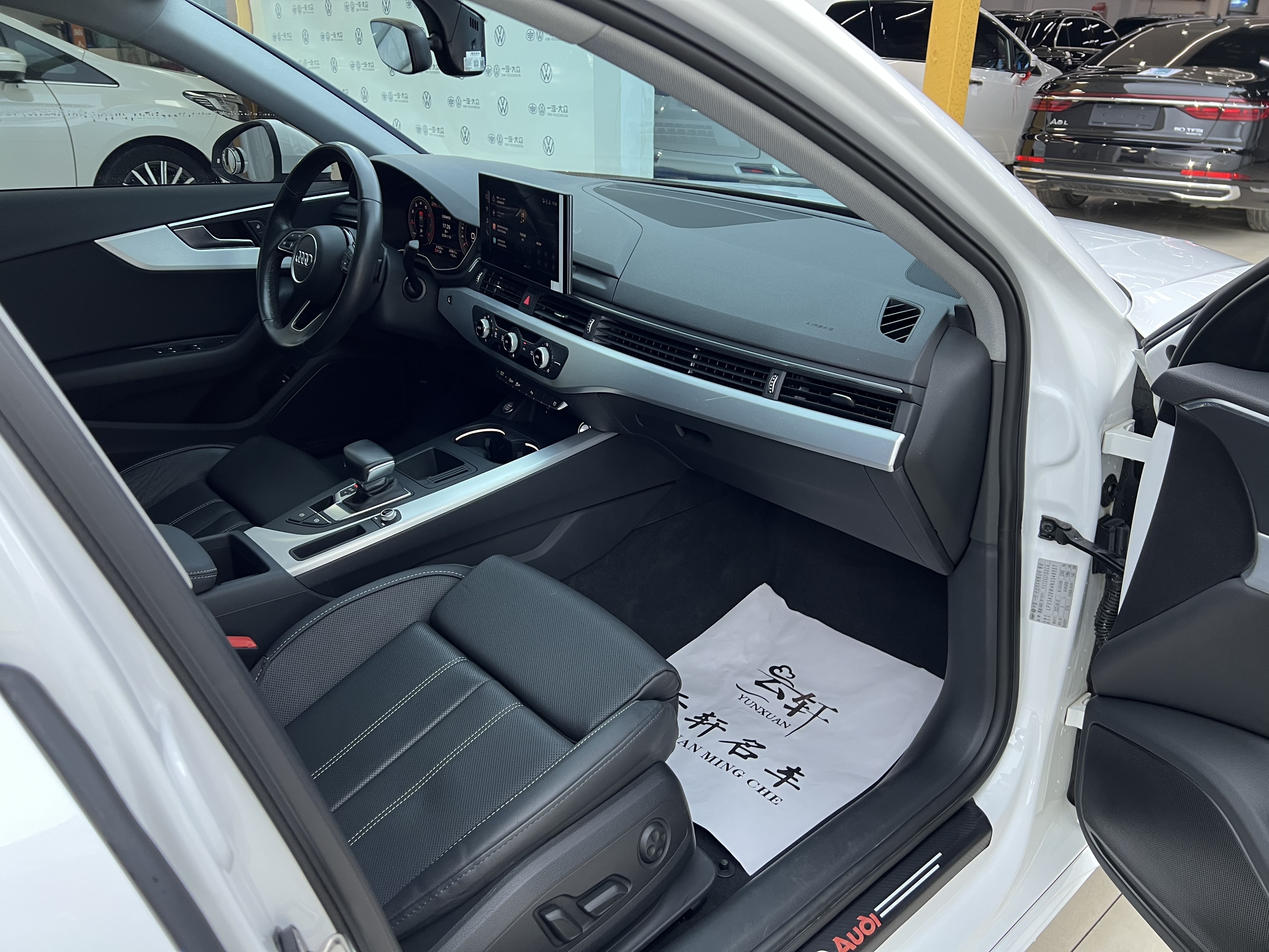 Audi A4L 2022 car image #17