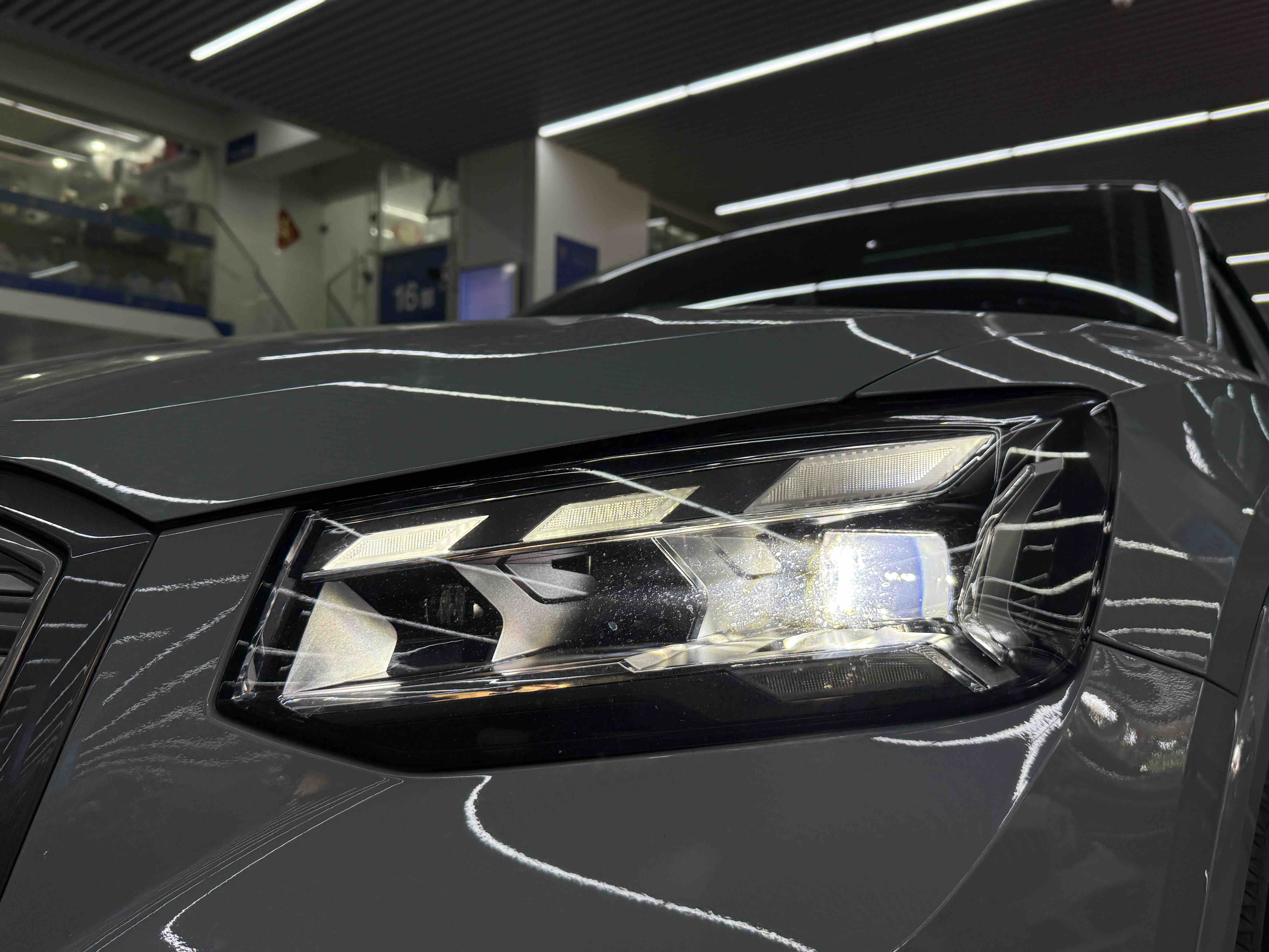 Audi Q2L e-tron 2022 #17 Audi Q2L e-tron 2022 car image #17