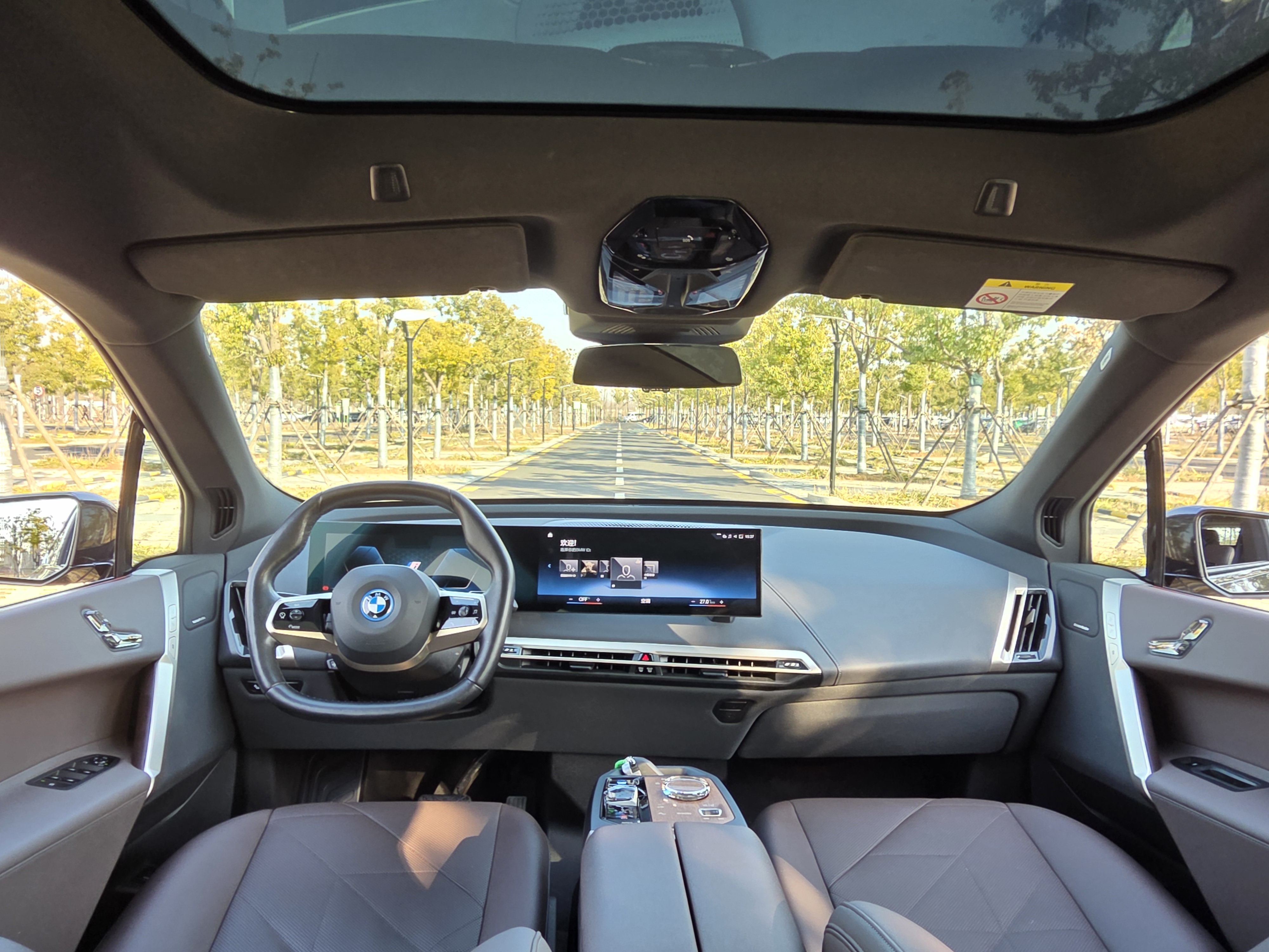 BMW iX 2022 car image #17