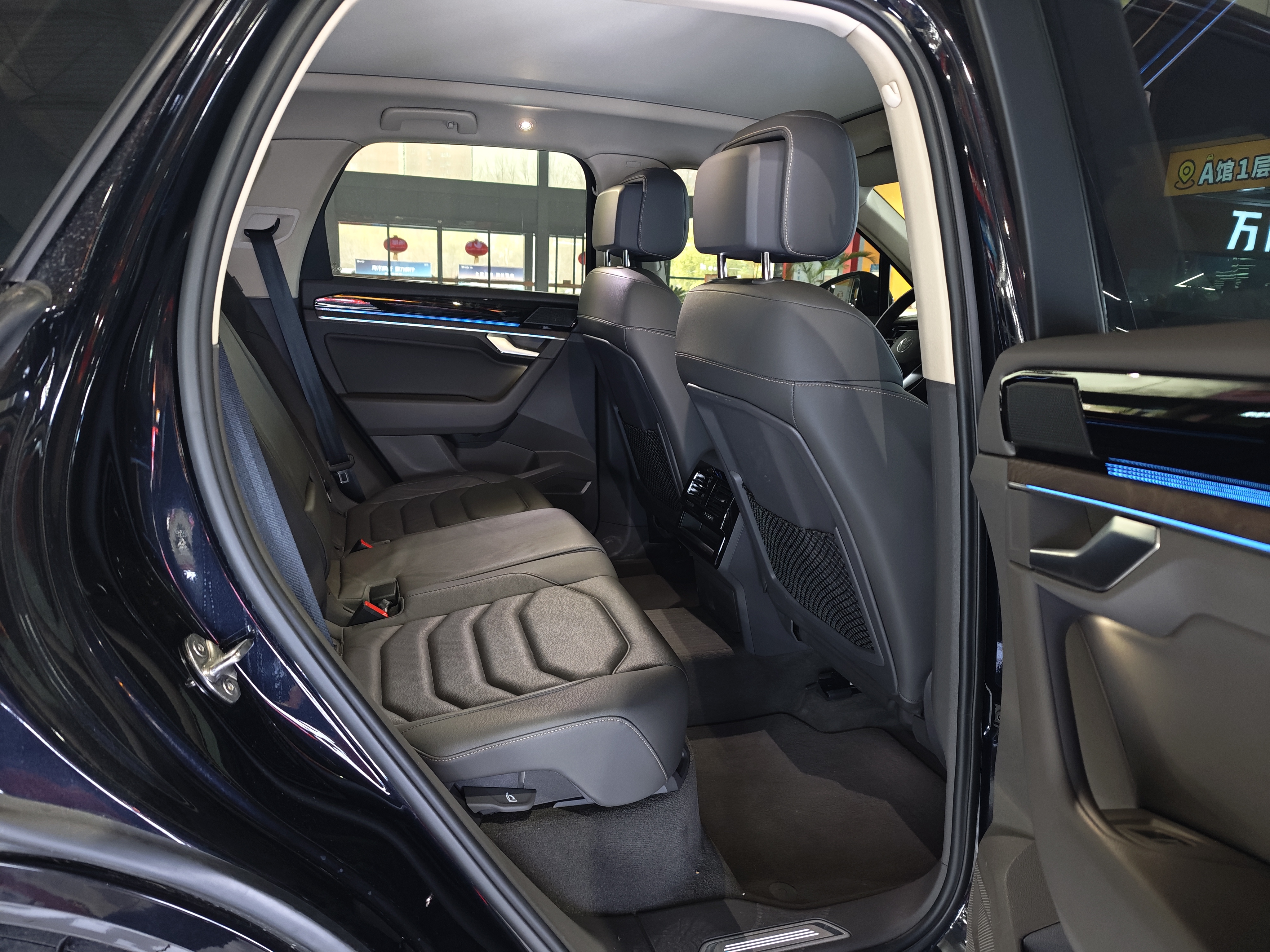 Volkswagen Touareg 2022 car image #17