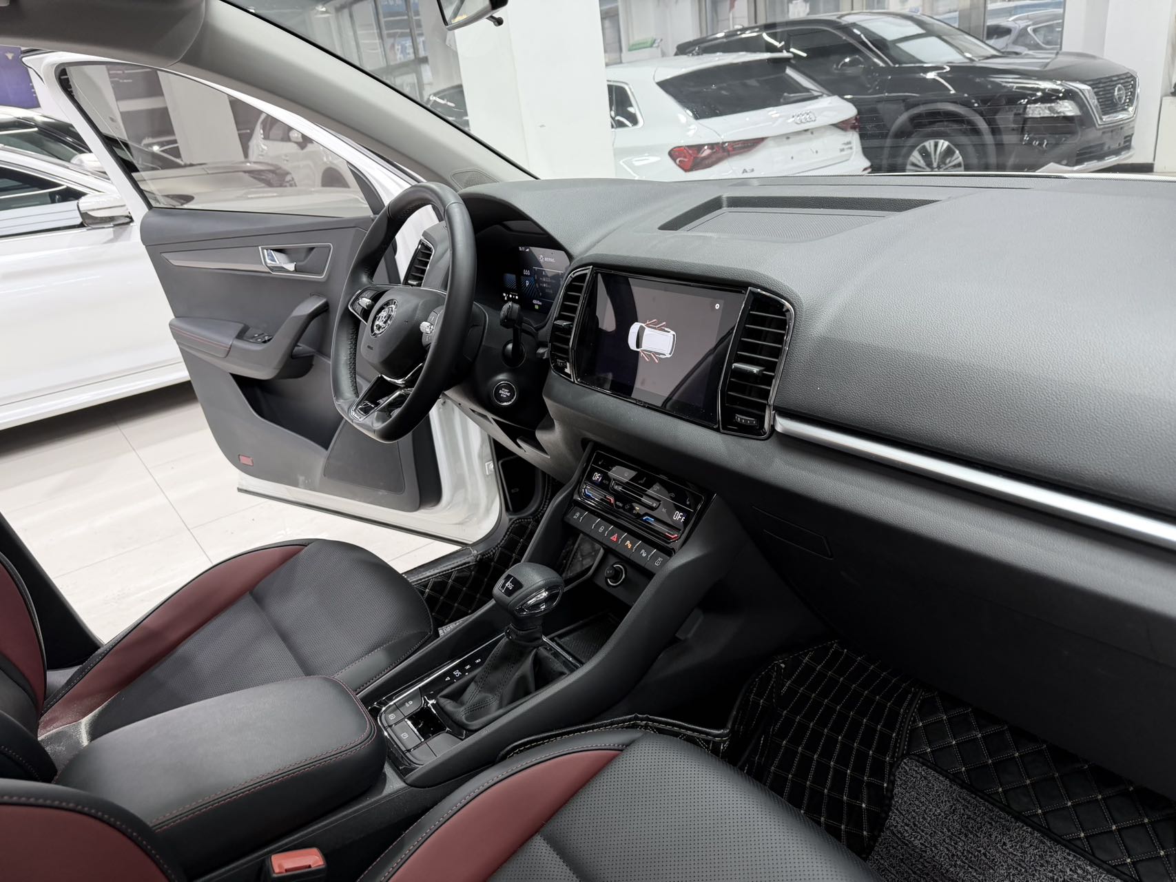 Skoda Karoq 2022 изображение автомобиля #17