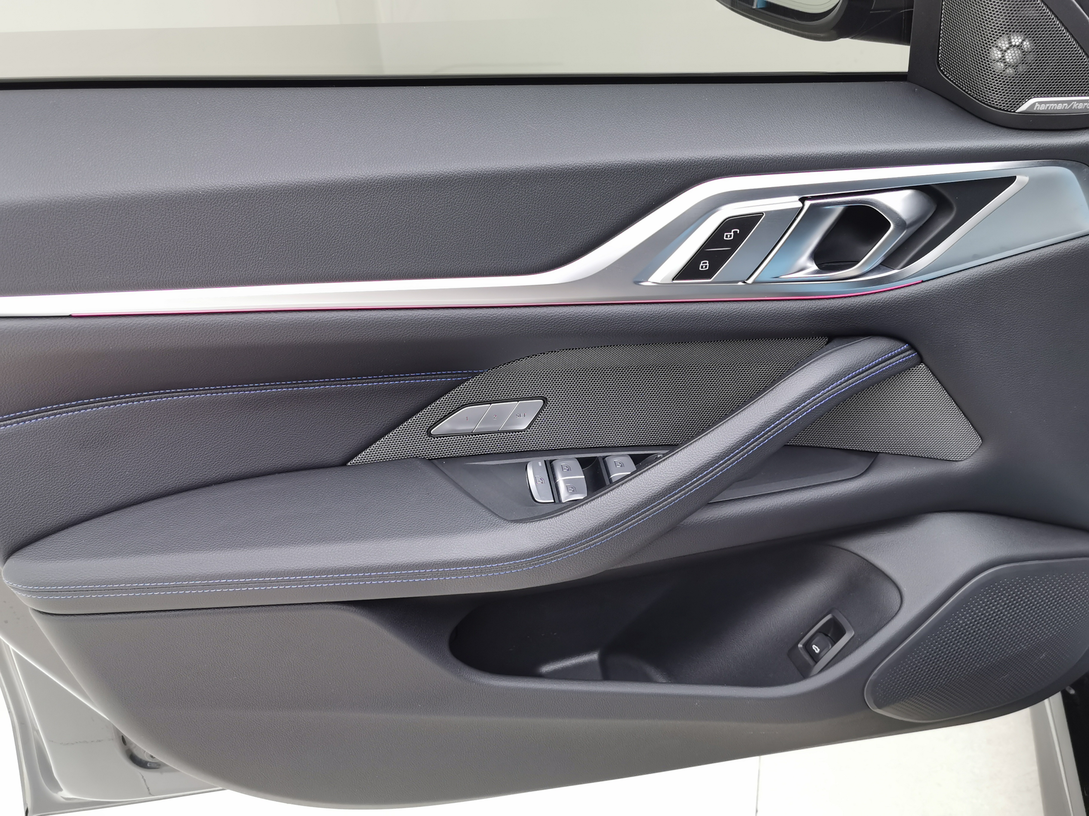 BMW i4 M50 2023 #17 BMW i4 M50 2023 car image #17