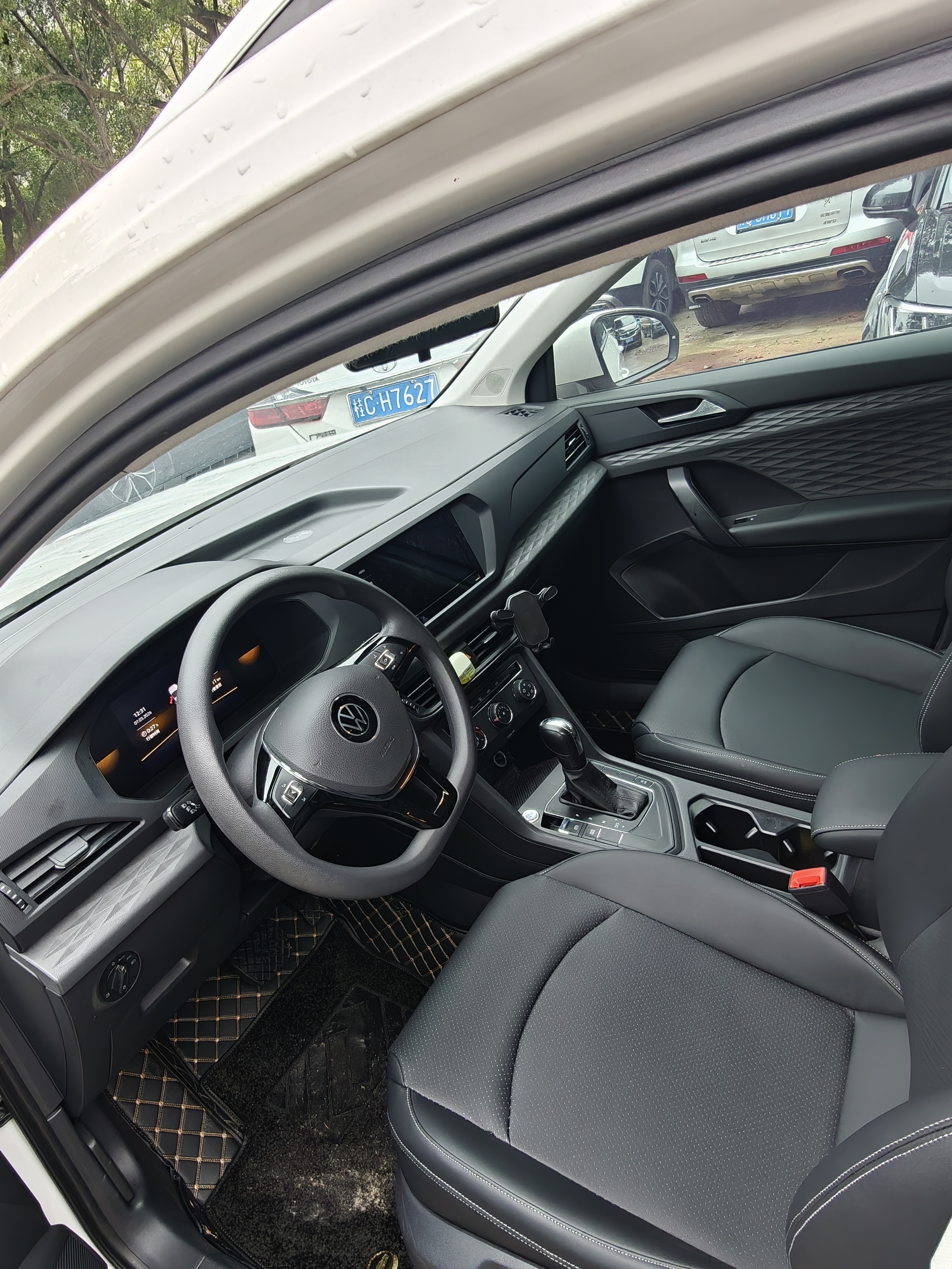 Volkswagen Tharu 2023 car image #17
