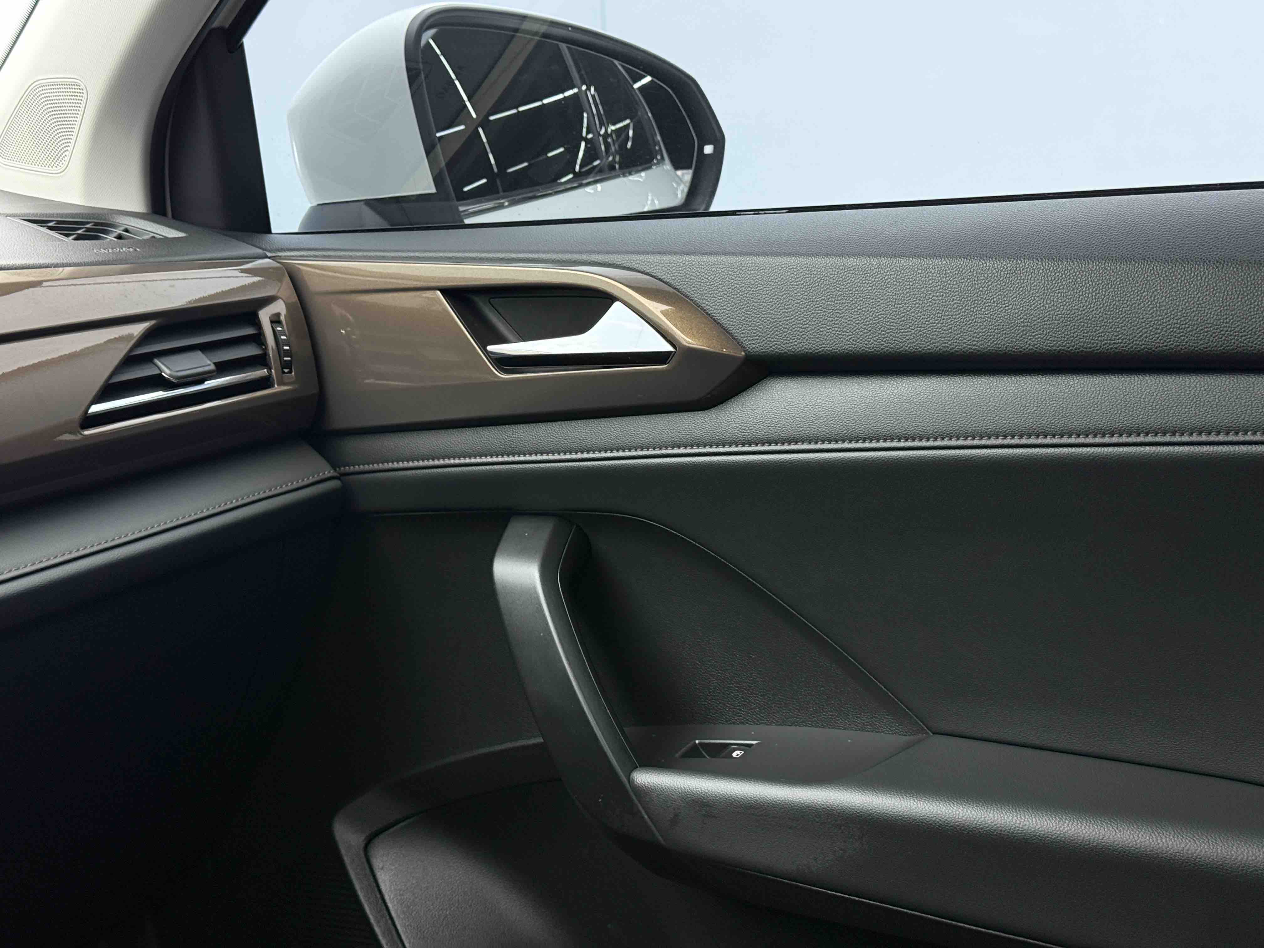 Volkswagen Tharu 2022 immagine di auto #17