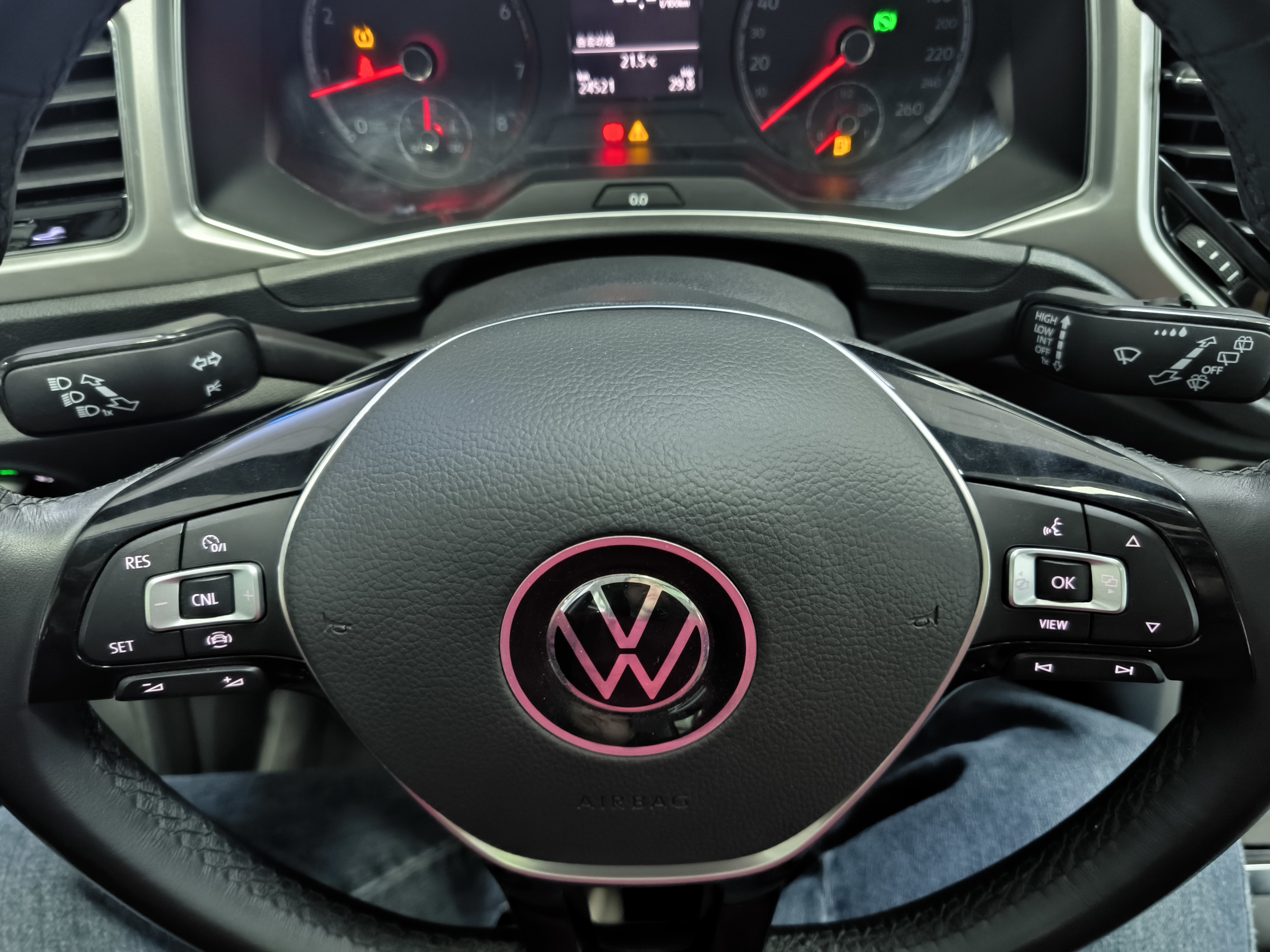 Volkswagen T-Roc 2022 car image #17