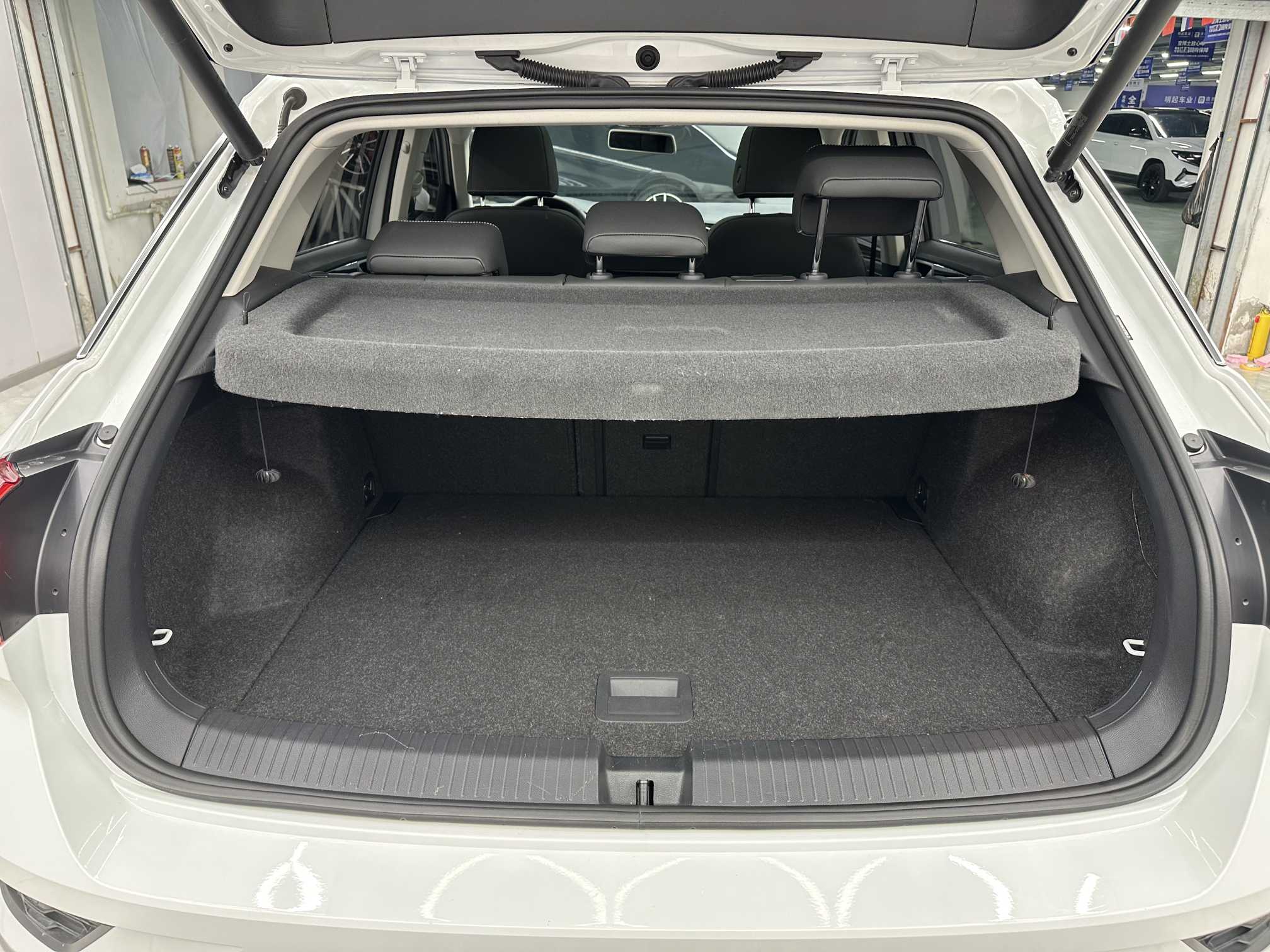 T-Roc 2022 car image #17