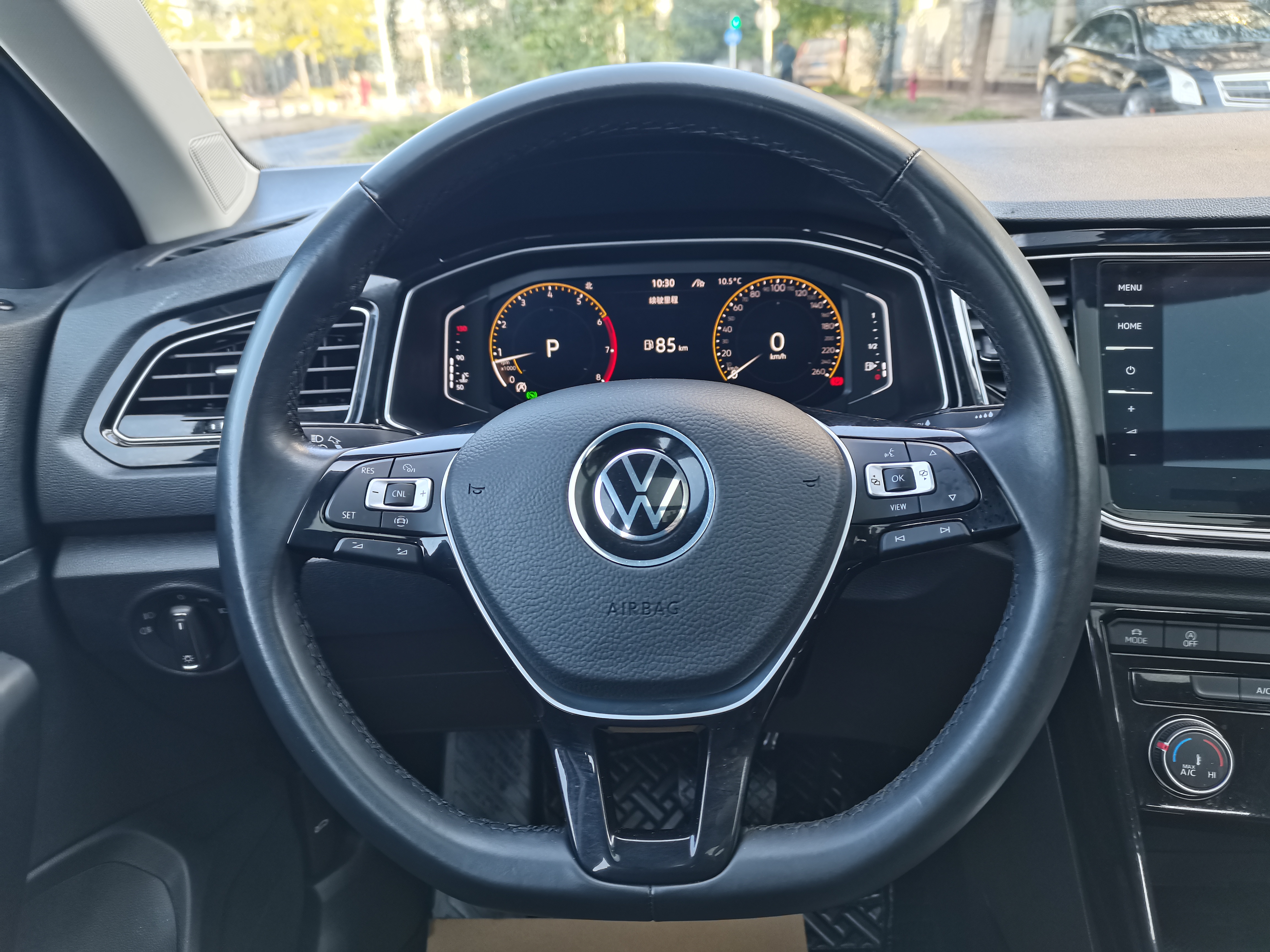 Volkswagen T-Roc 2023 car image #17