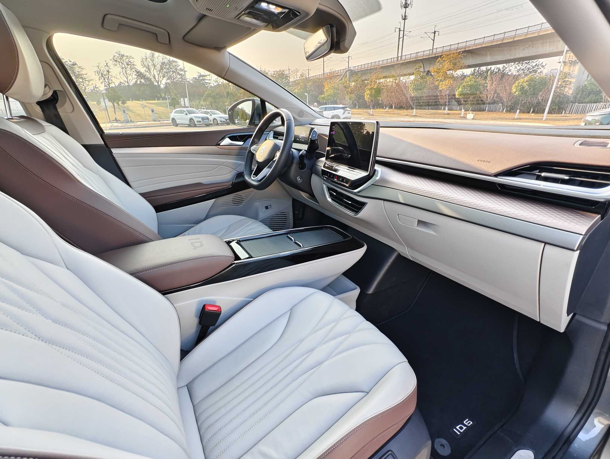 Volkswagen ID.6 X 2022 car image #17