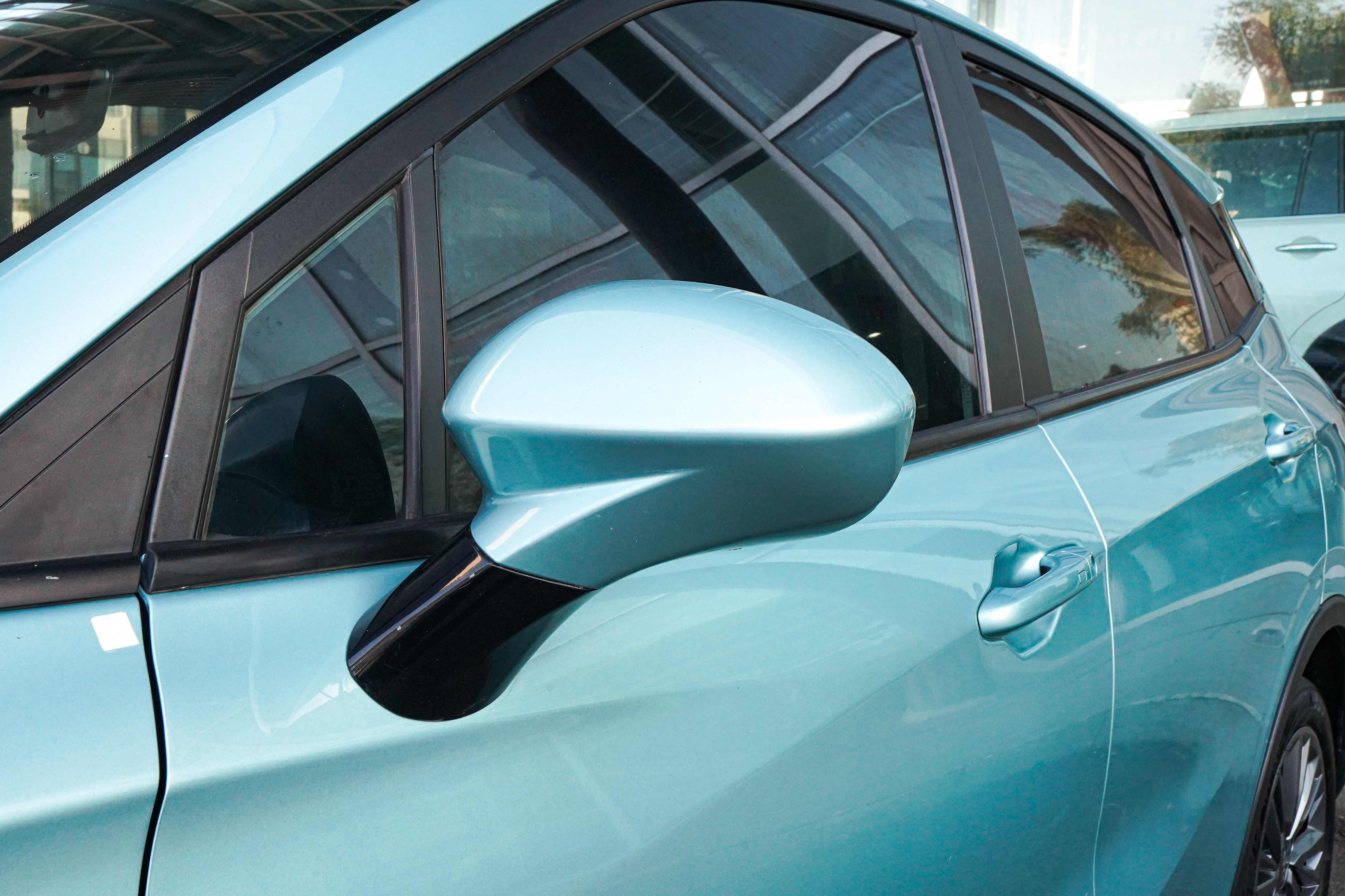 哪吒汽车 哪吒V 2022 #17 哪吒汽车 哪吒V 2022 汽车图片 #17