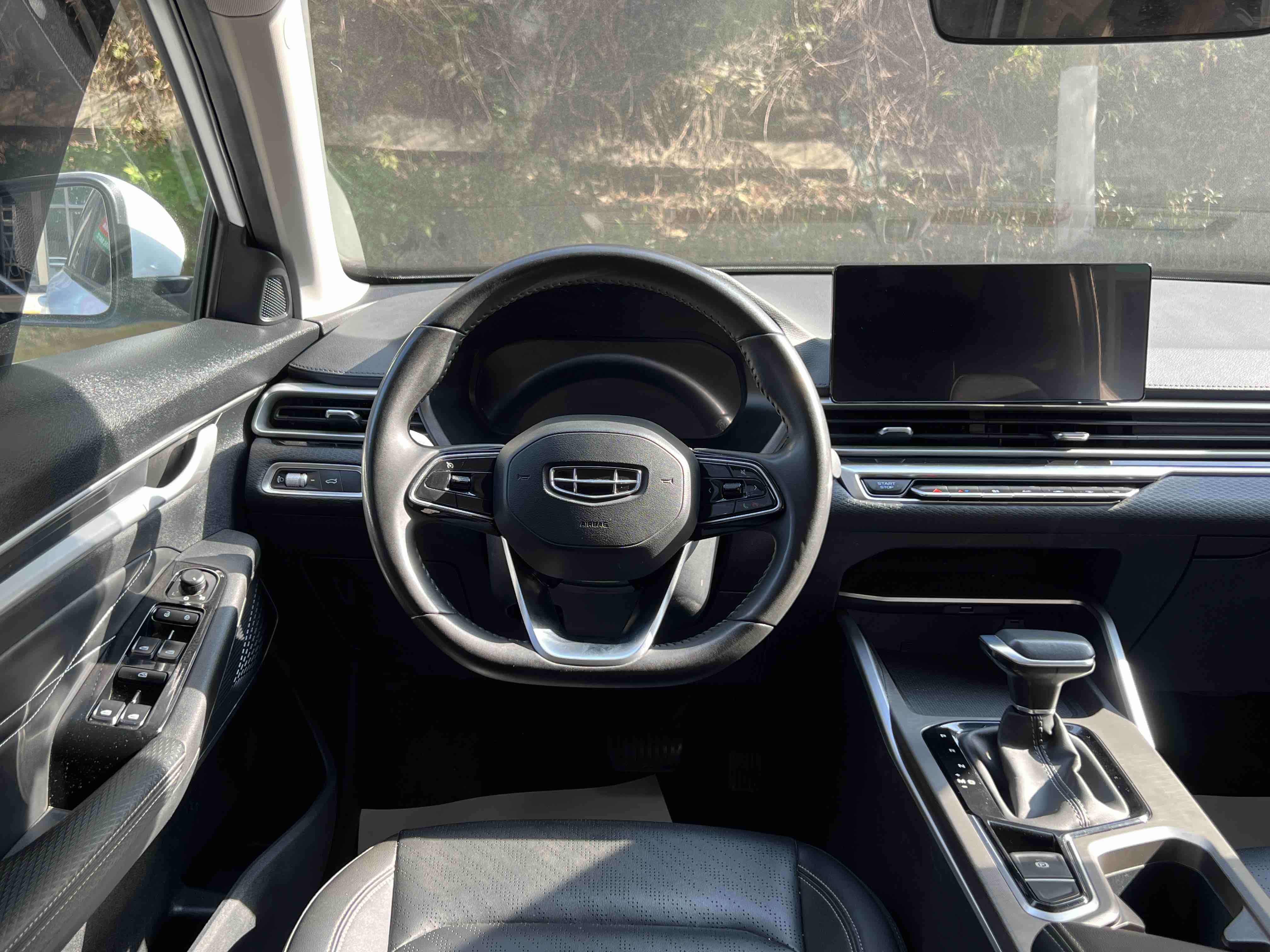 Emgrand 2023 car image #17