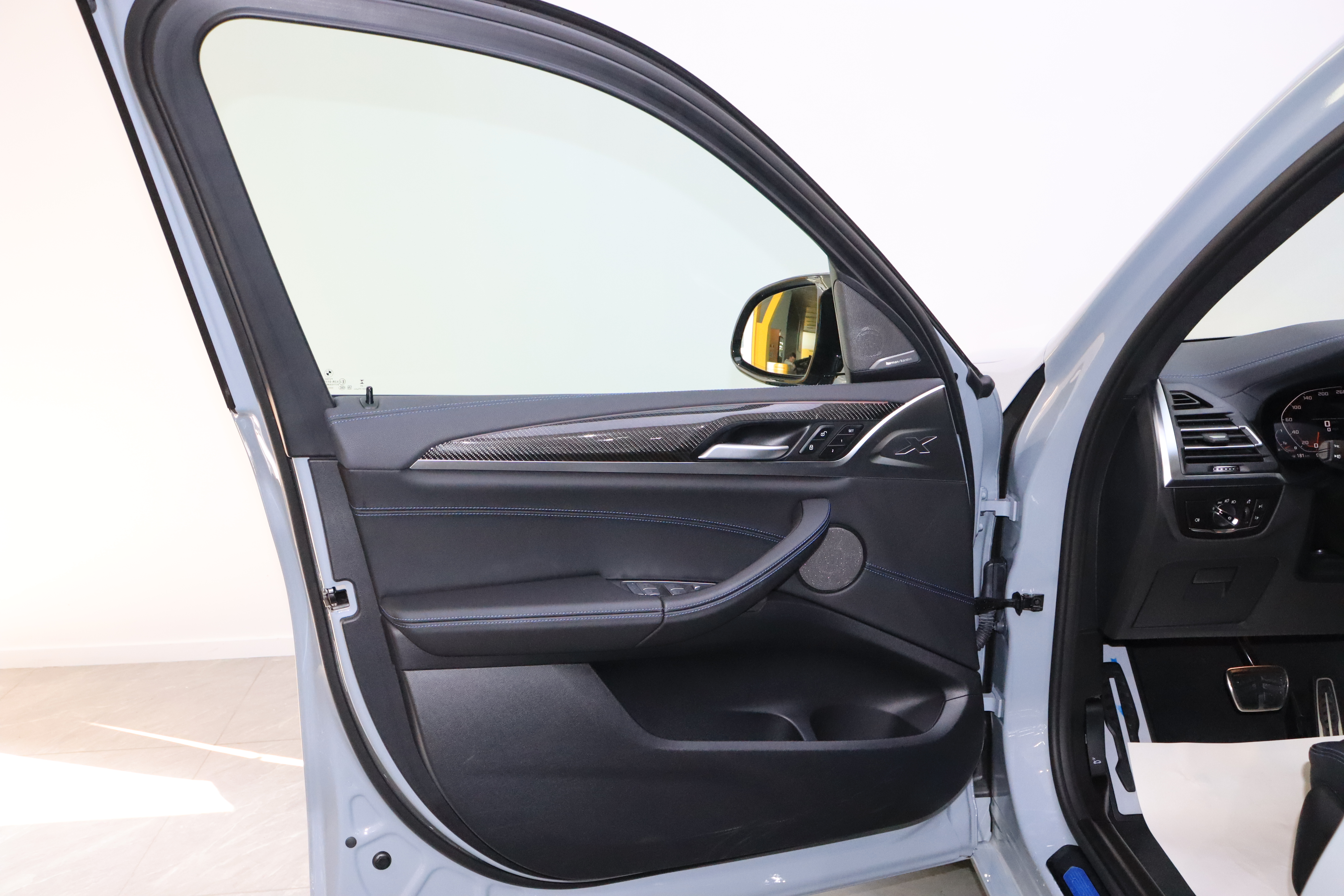 BMW X3 M40i 2024 #17 BMW X3 M40i 2024 car image #17