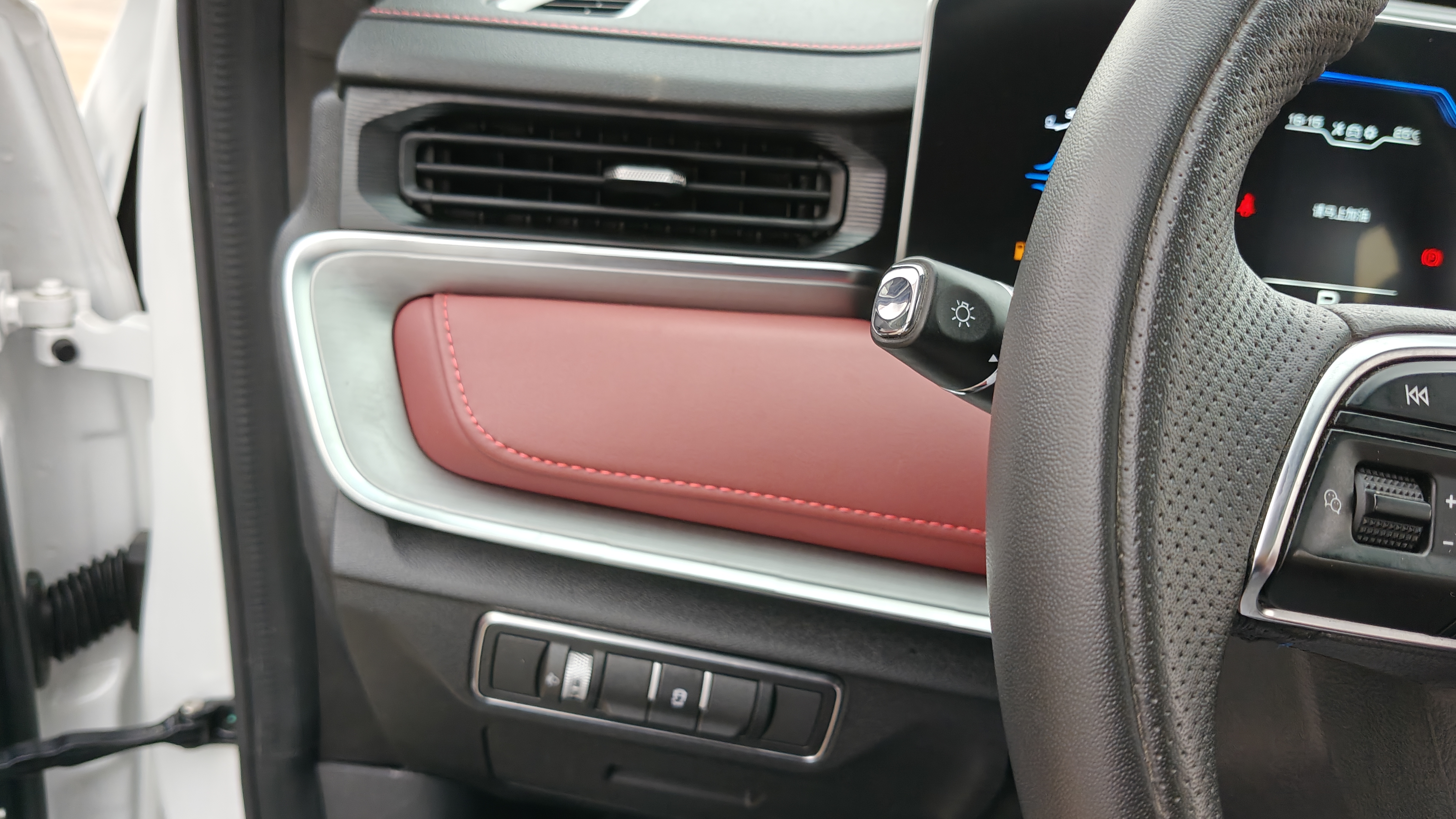 X70 PLUS 2022 #17 X70 PLUS 2022 car image #17