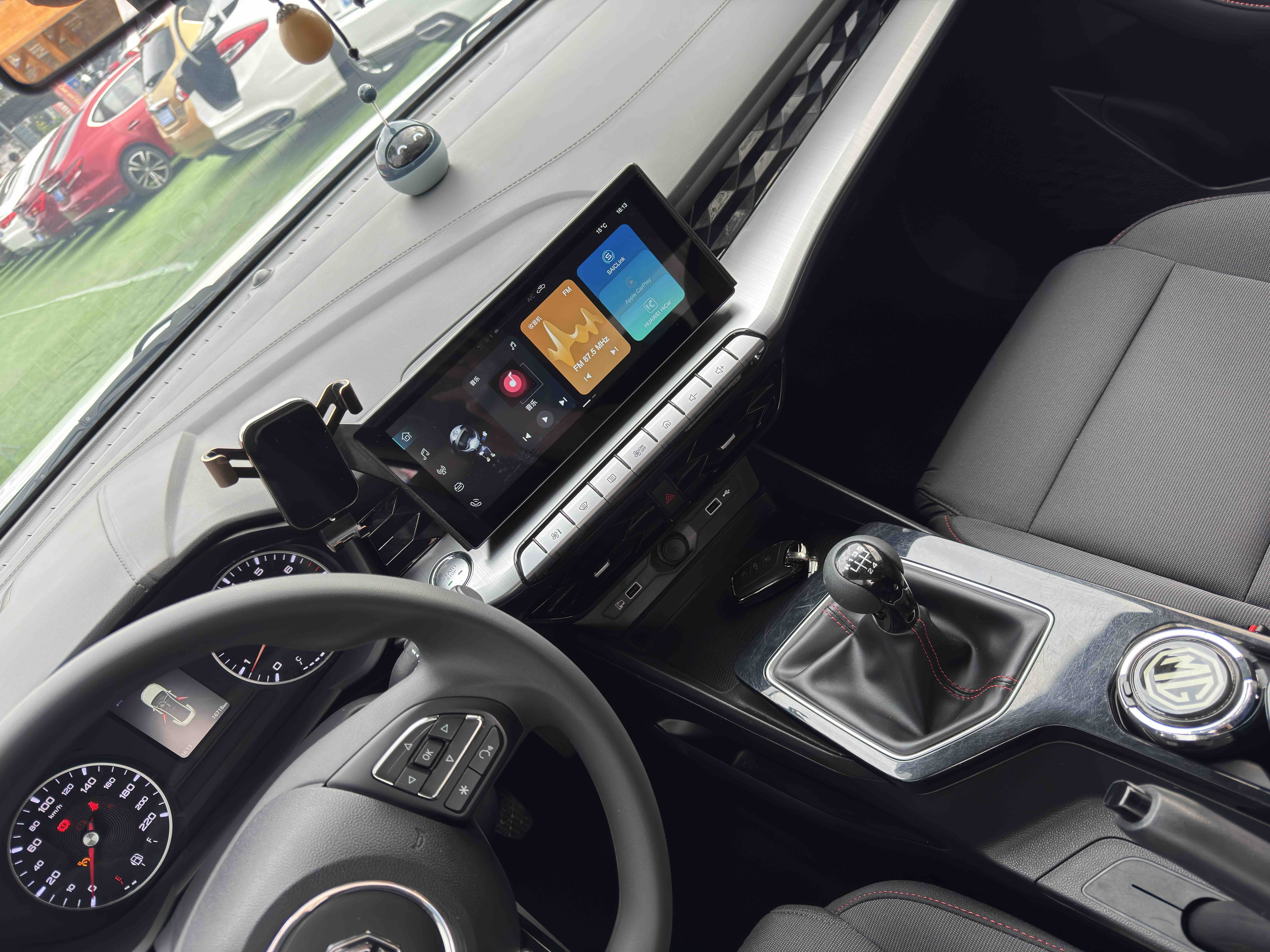5 2022 car image #17