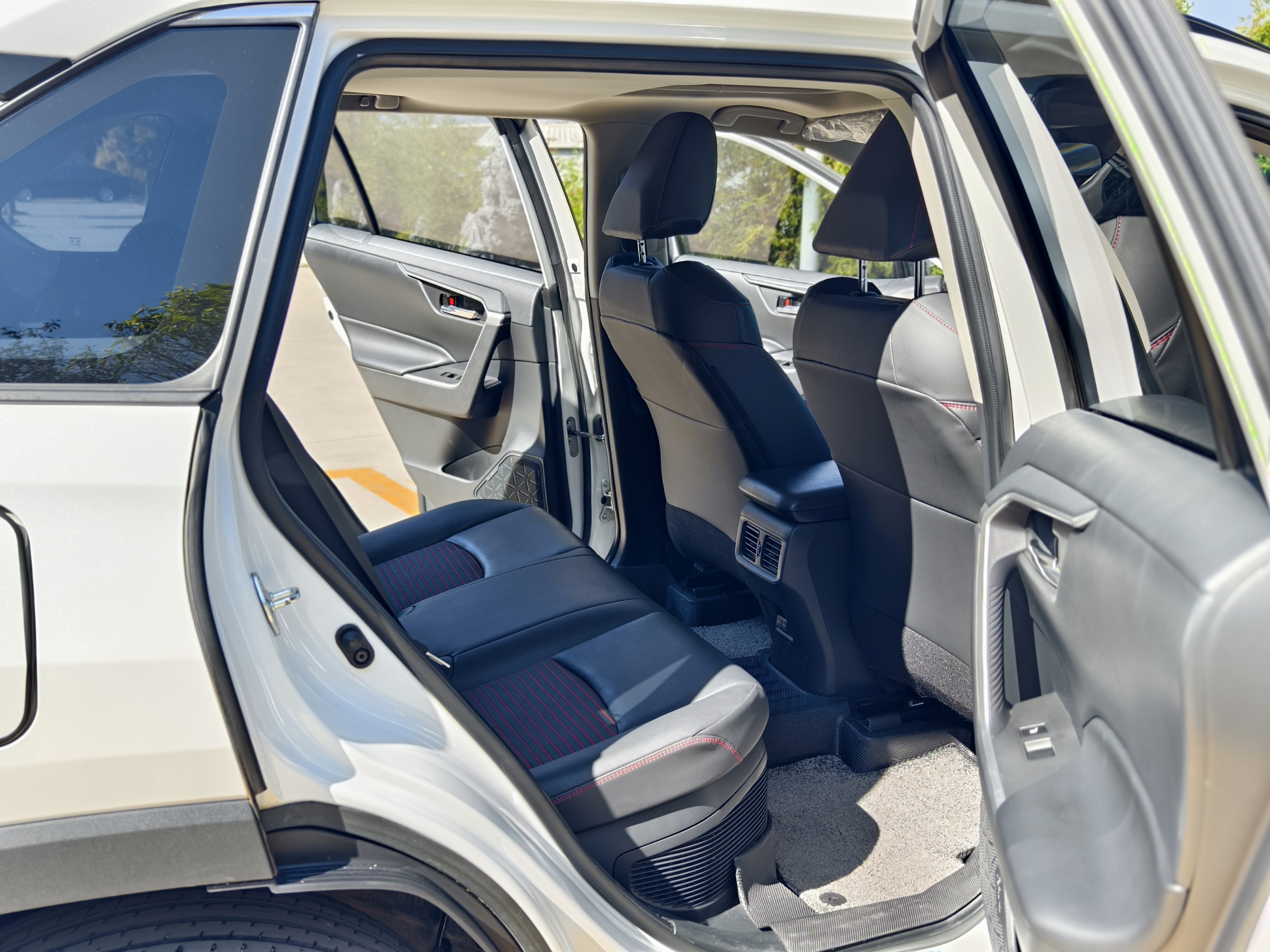 Toyota RAV4 Hybird E+ 2022 immagine di auto #17