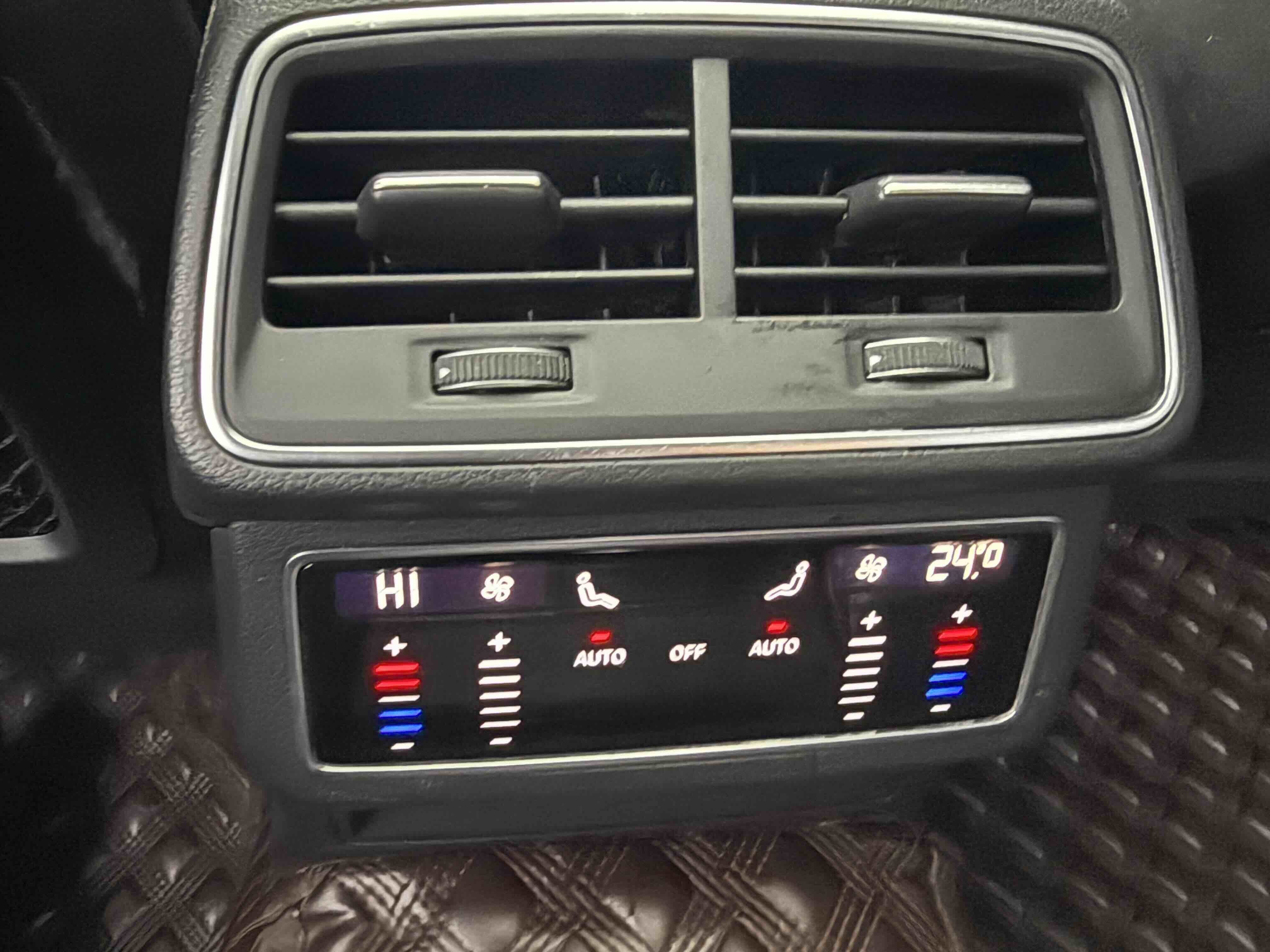 Audi A6L 2023 car image #17