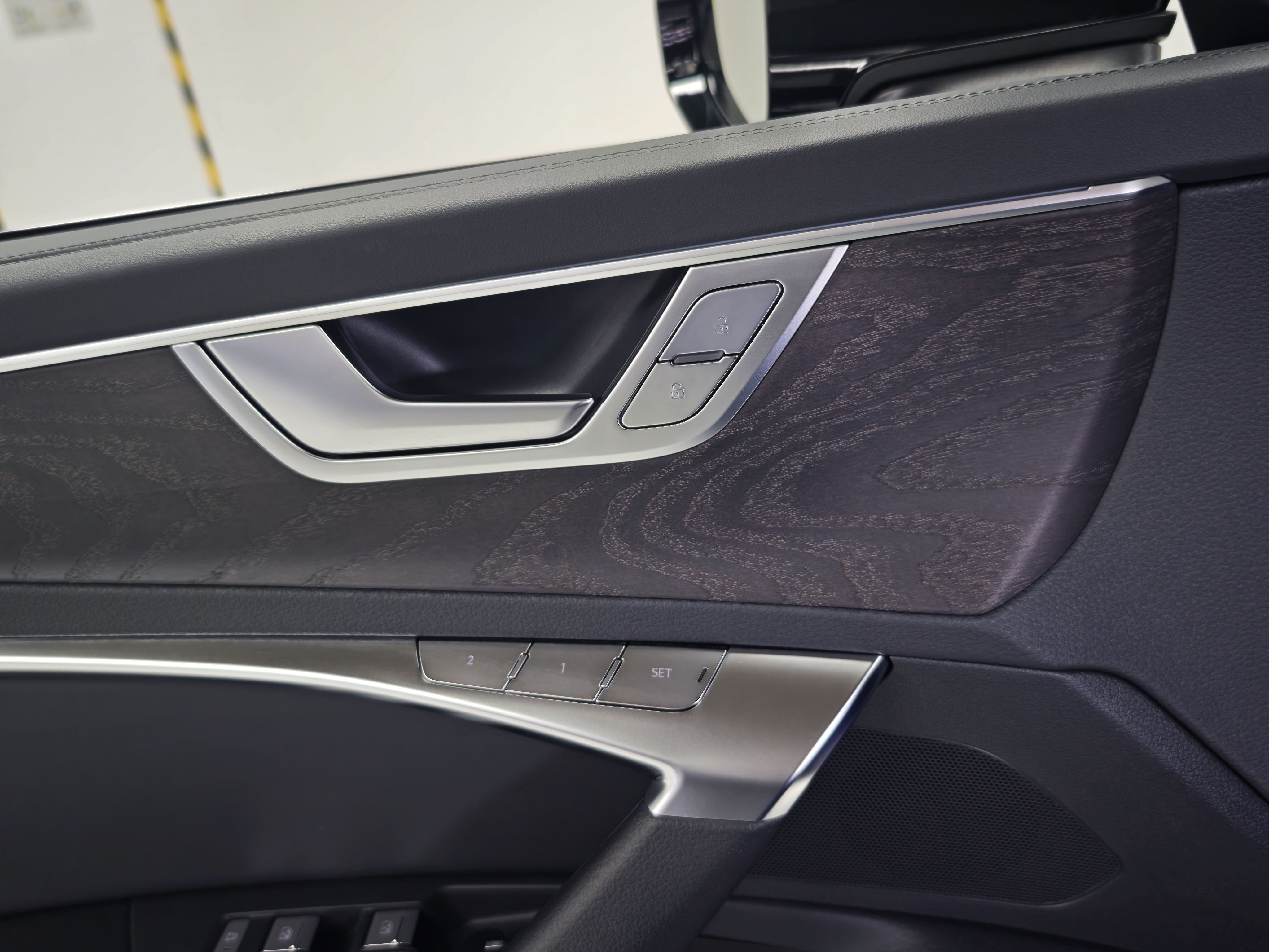 Audi A6L 2023 car image #17