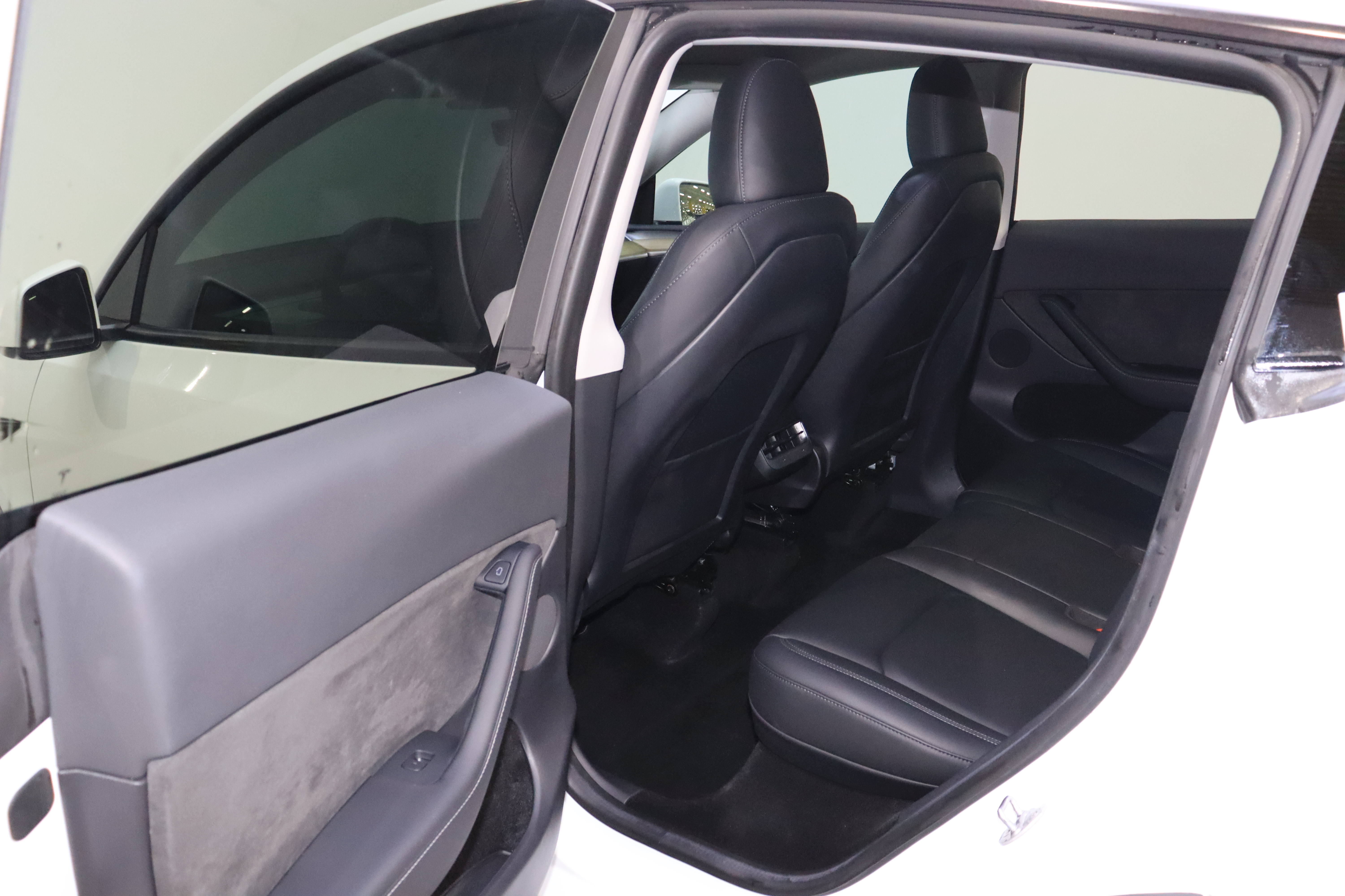 Tesla Model Y 2023 #17 Tesla Model Y 2023 car image #17