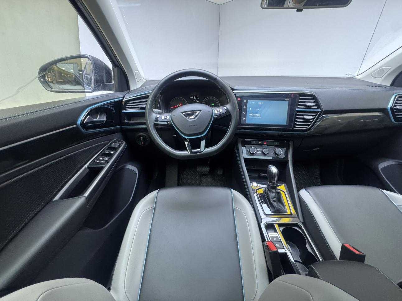 VS5 2023 car image #17