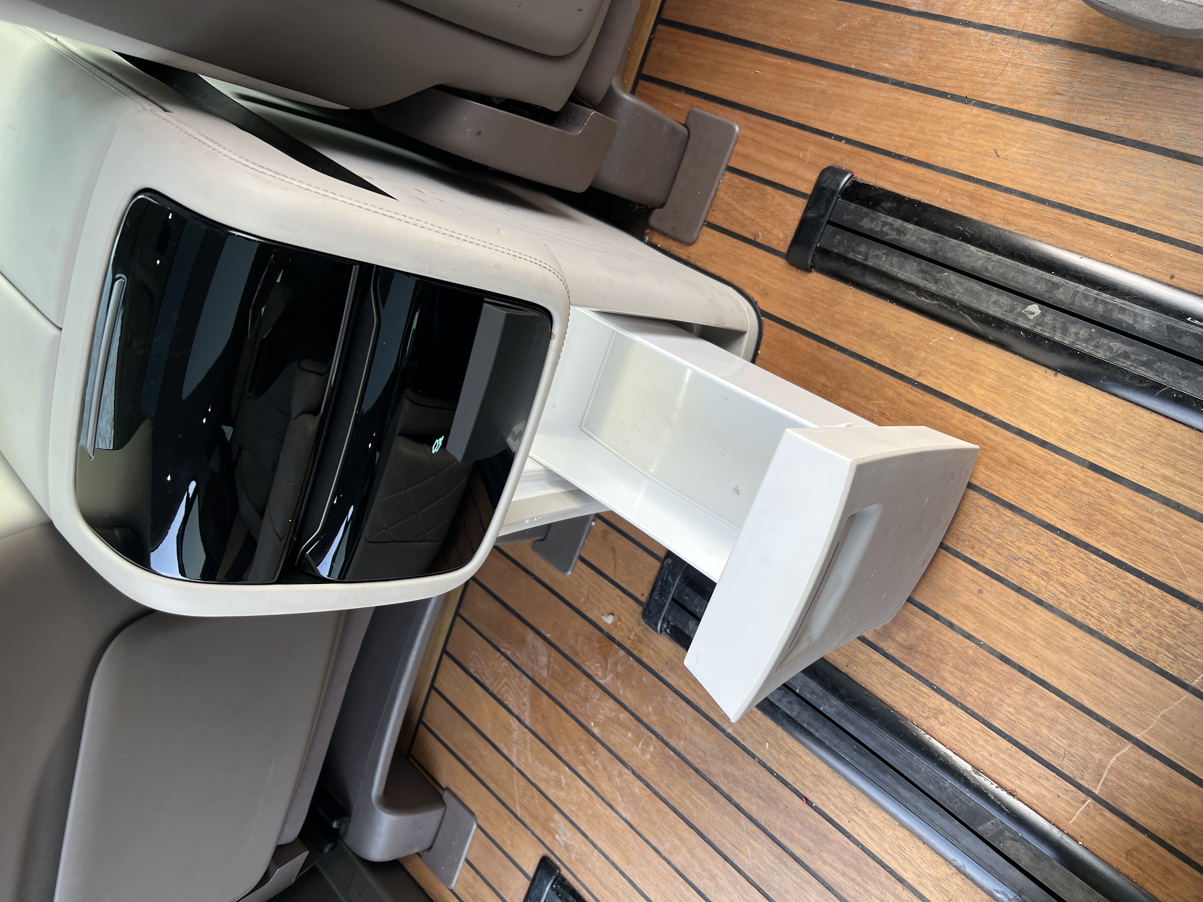 Denza D9 2023 صورة سيارة #17