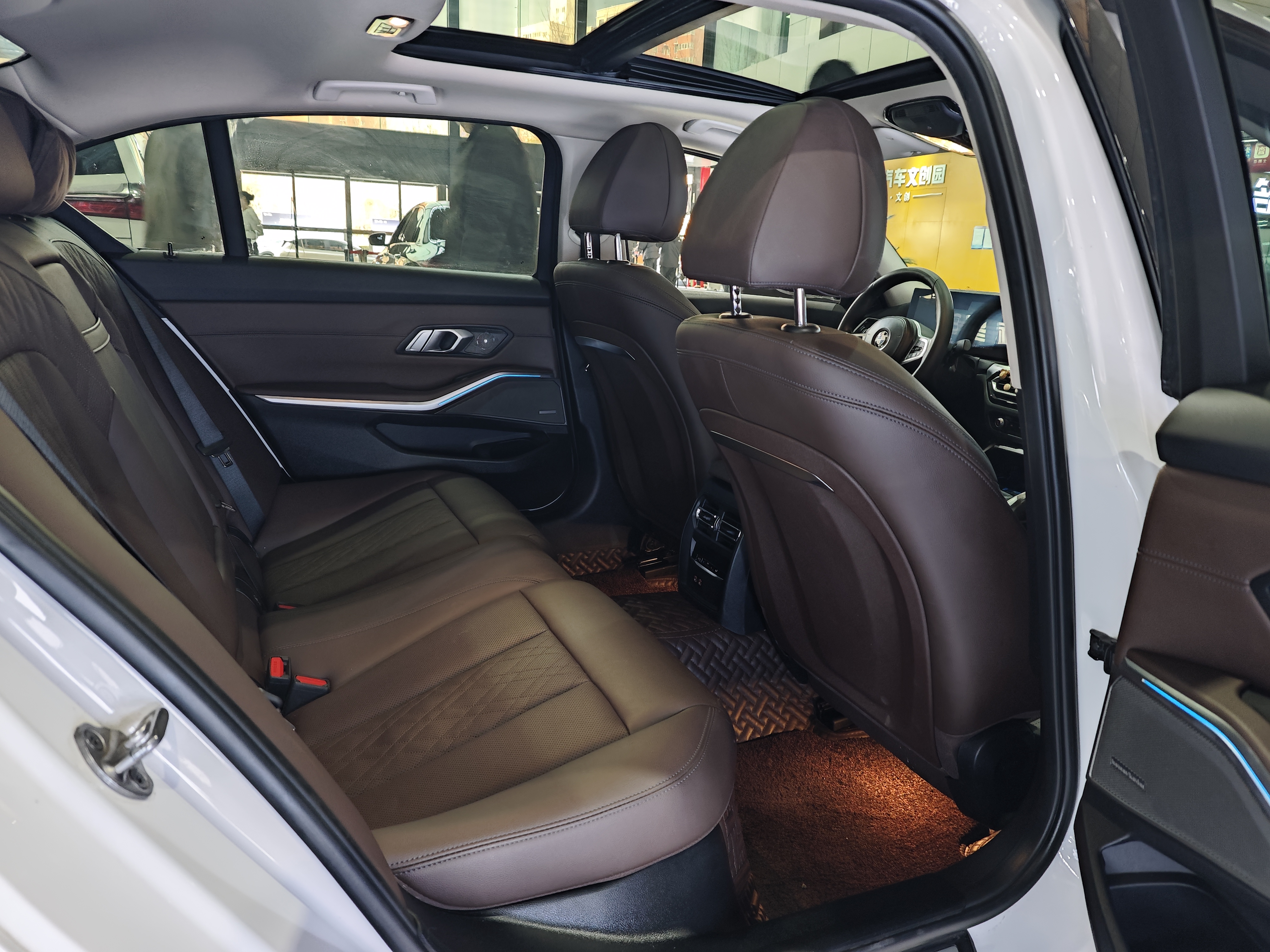 BMW 3 Series 2023 car image #17