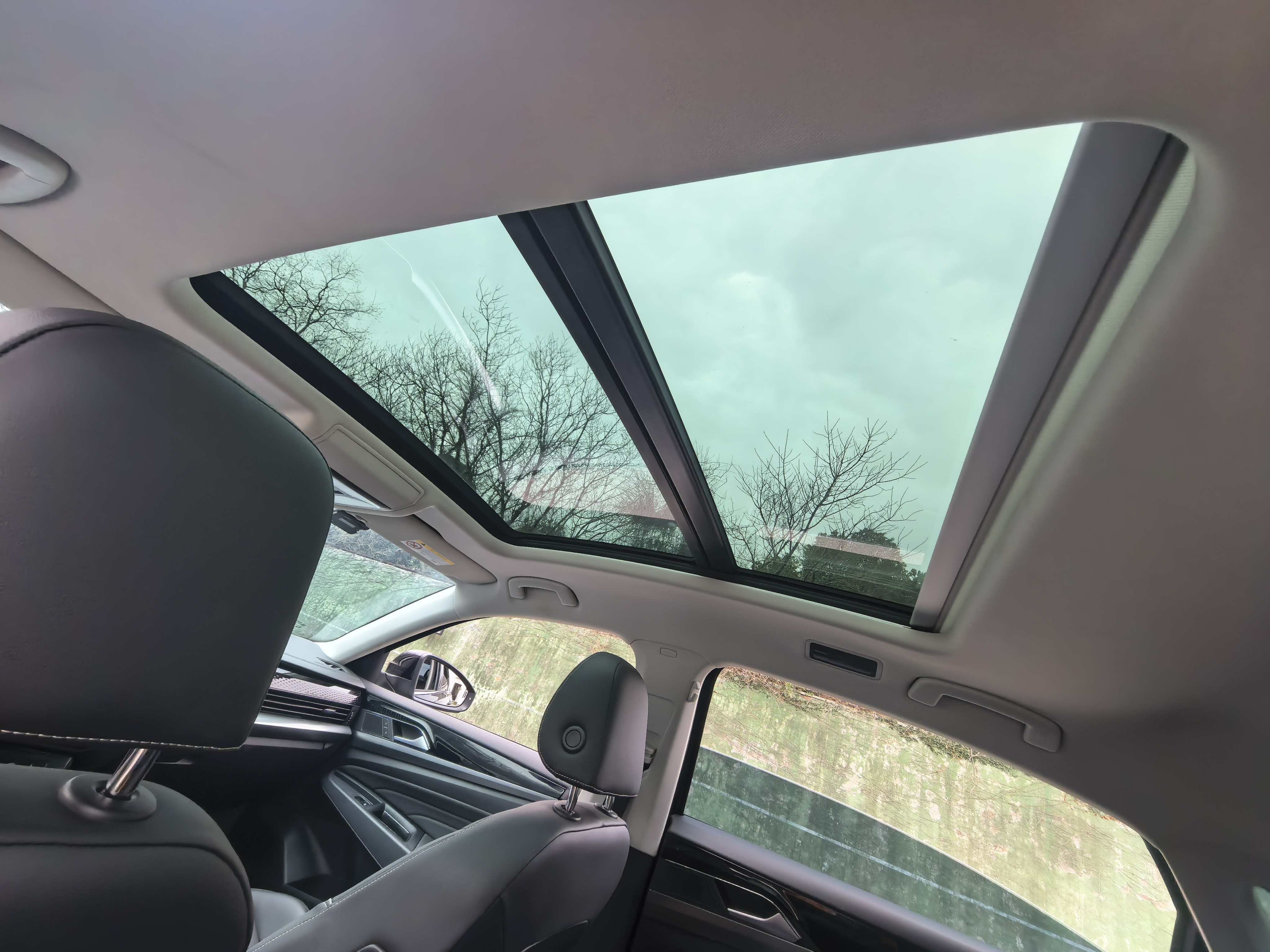 Volkswagen Passat 2023 car image #17