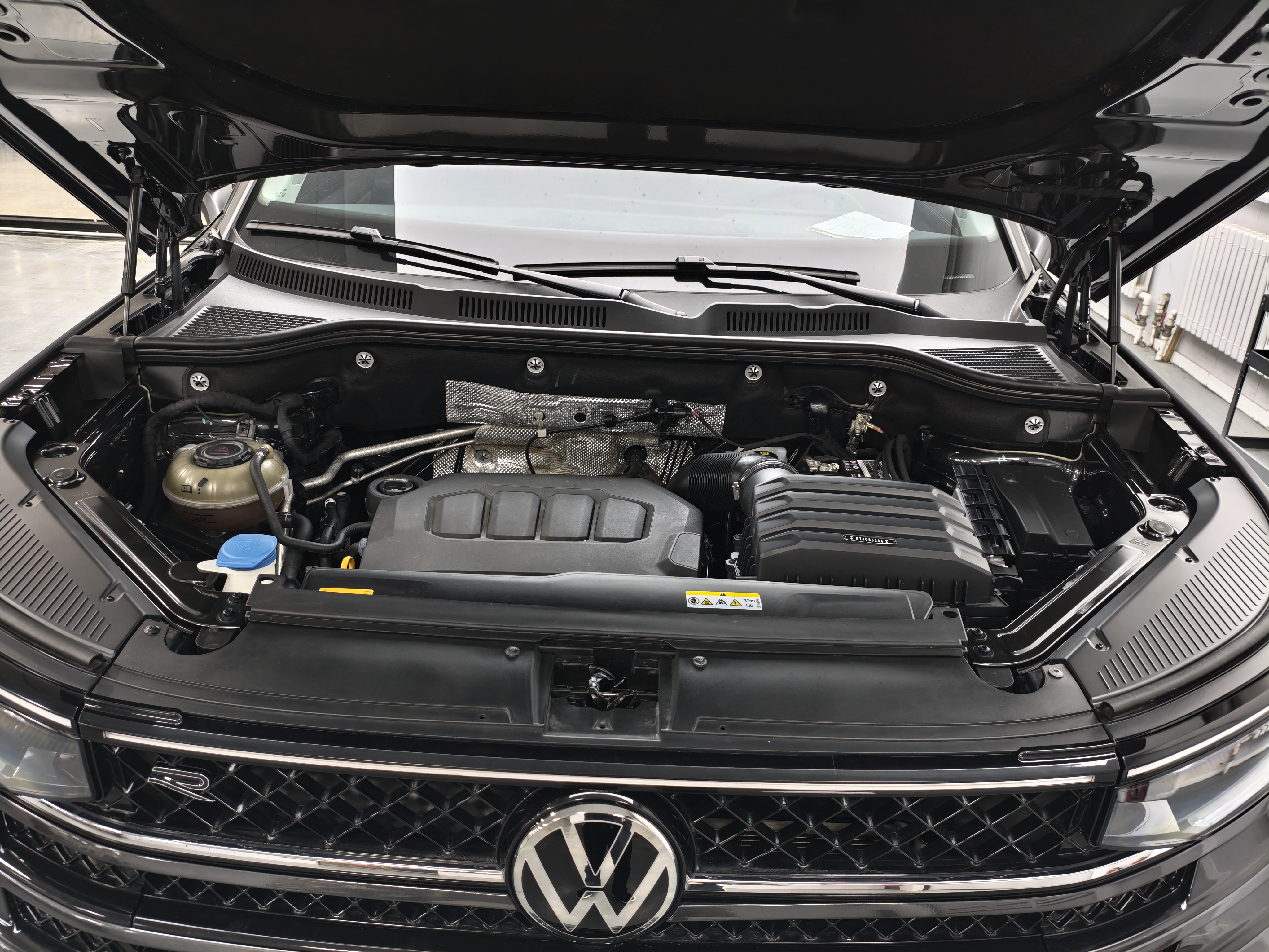 Volkswagen Tavendor 2023 car image #17