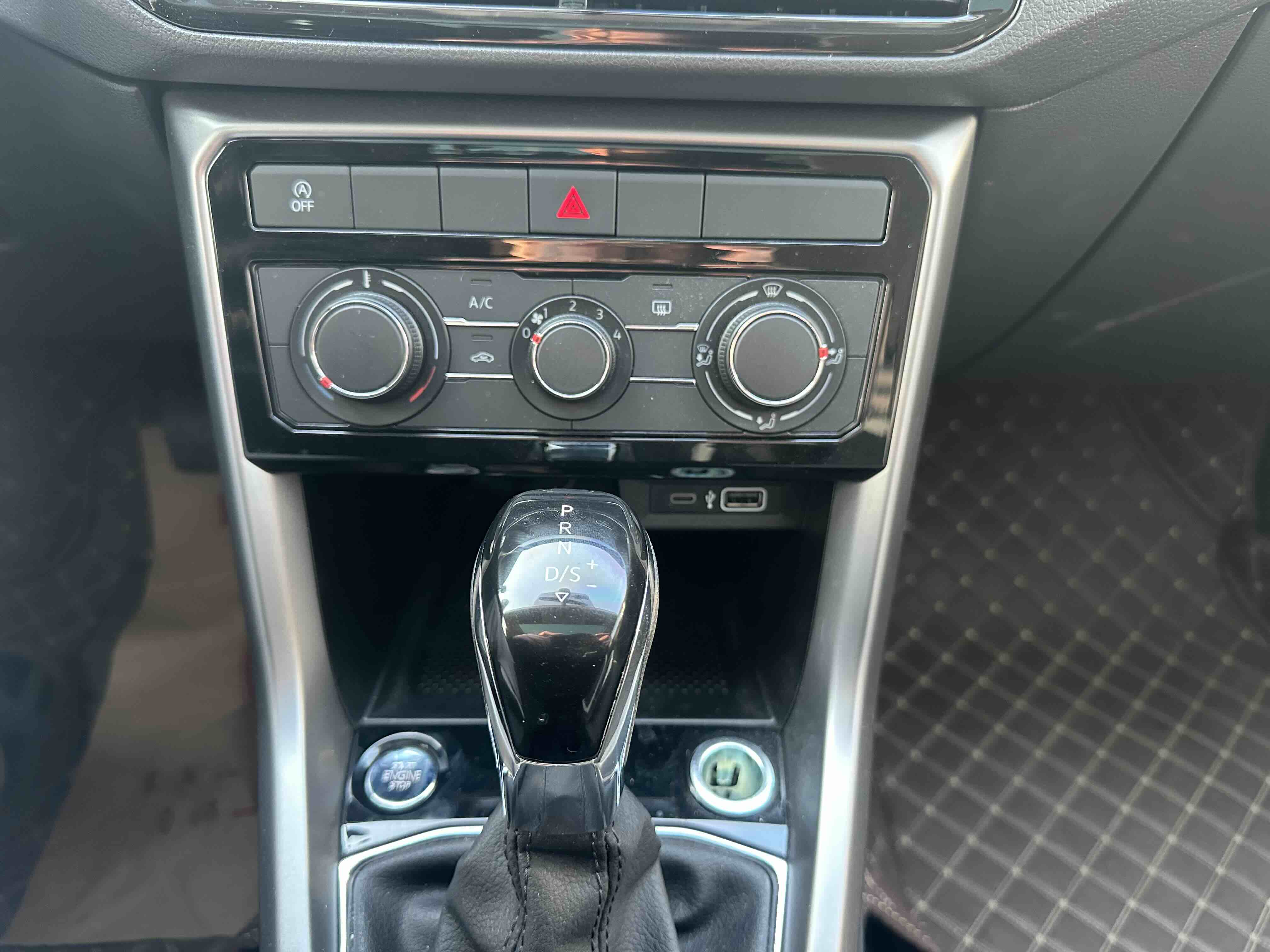Volkswagen T-Cross 2023 car image #17