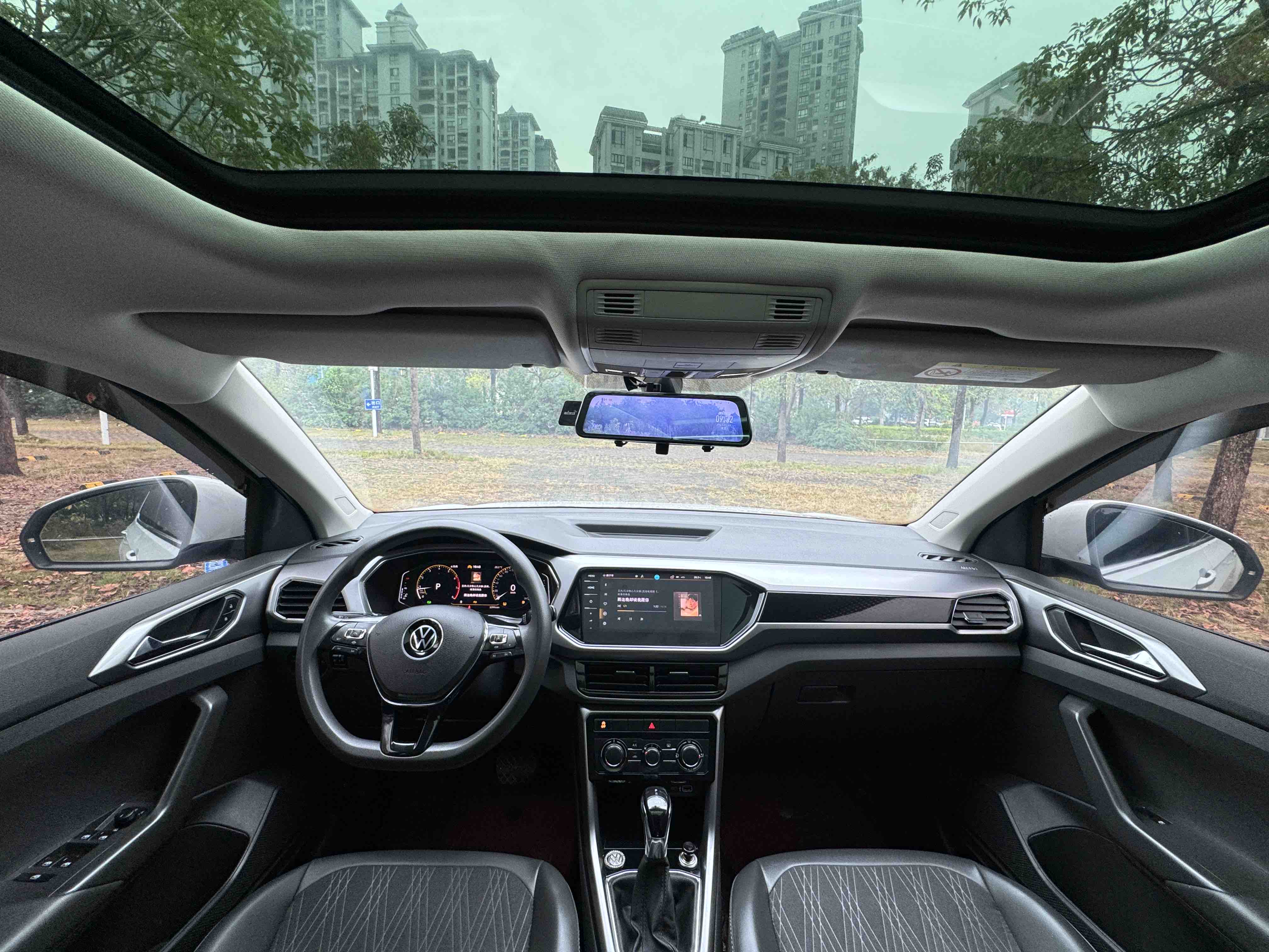 Volkswagen T-Cross 2023 car image #17