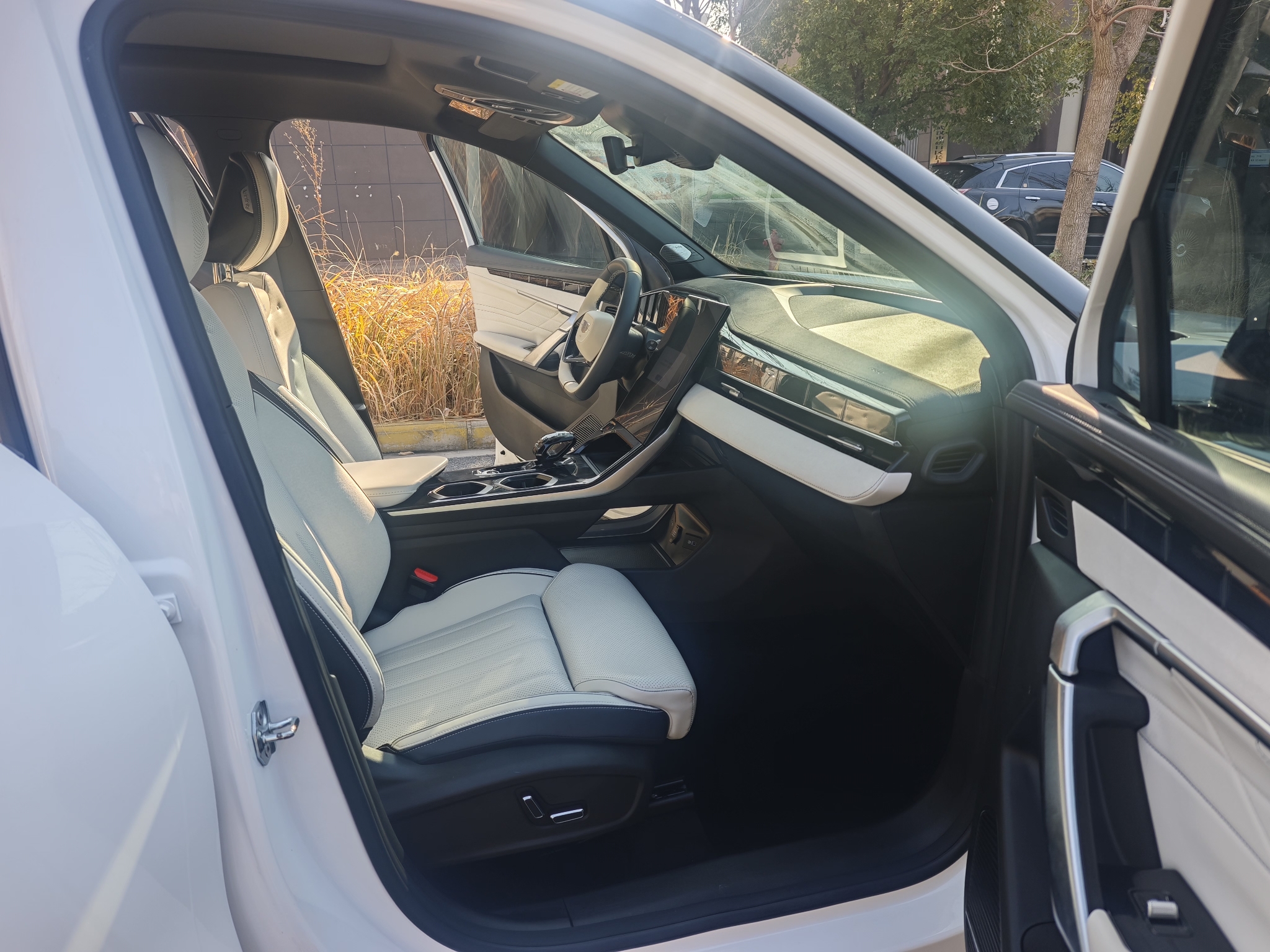 GEELY Boyue L 2023 car image #17