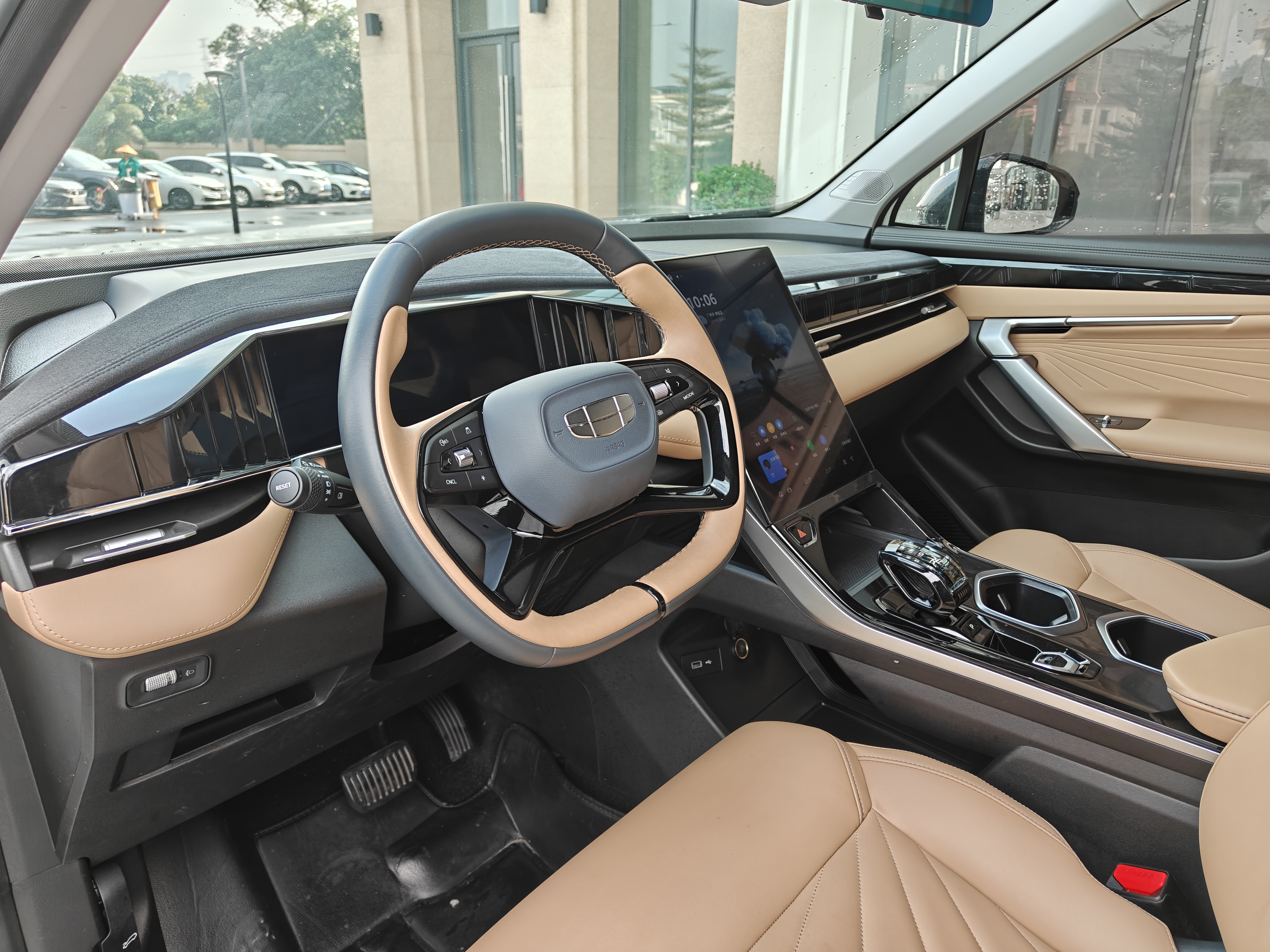 GEELY Boyue L 2023 car image #17