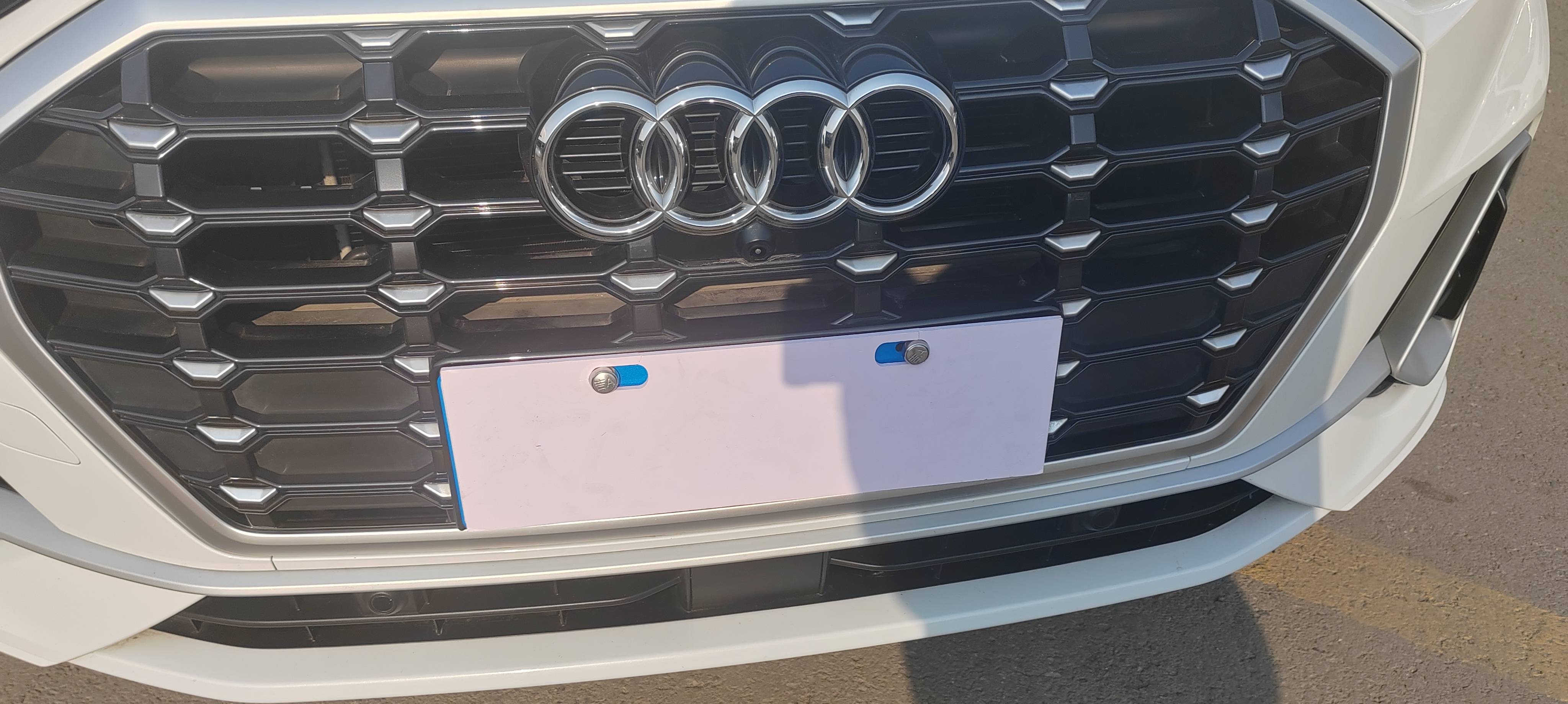 Audi Q3 2023 car image #17