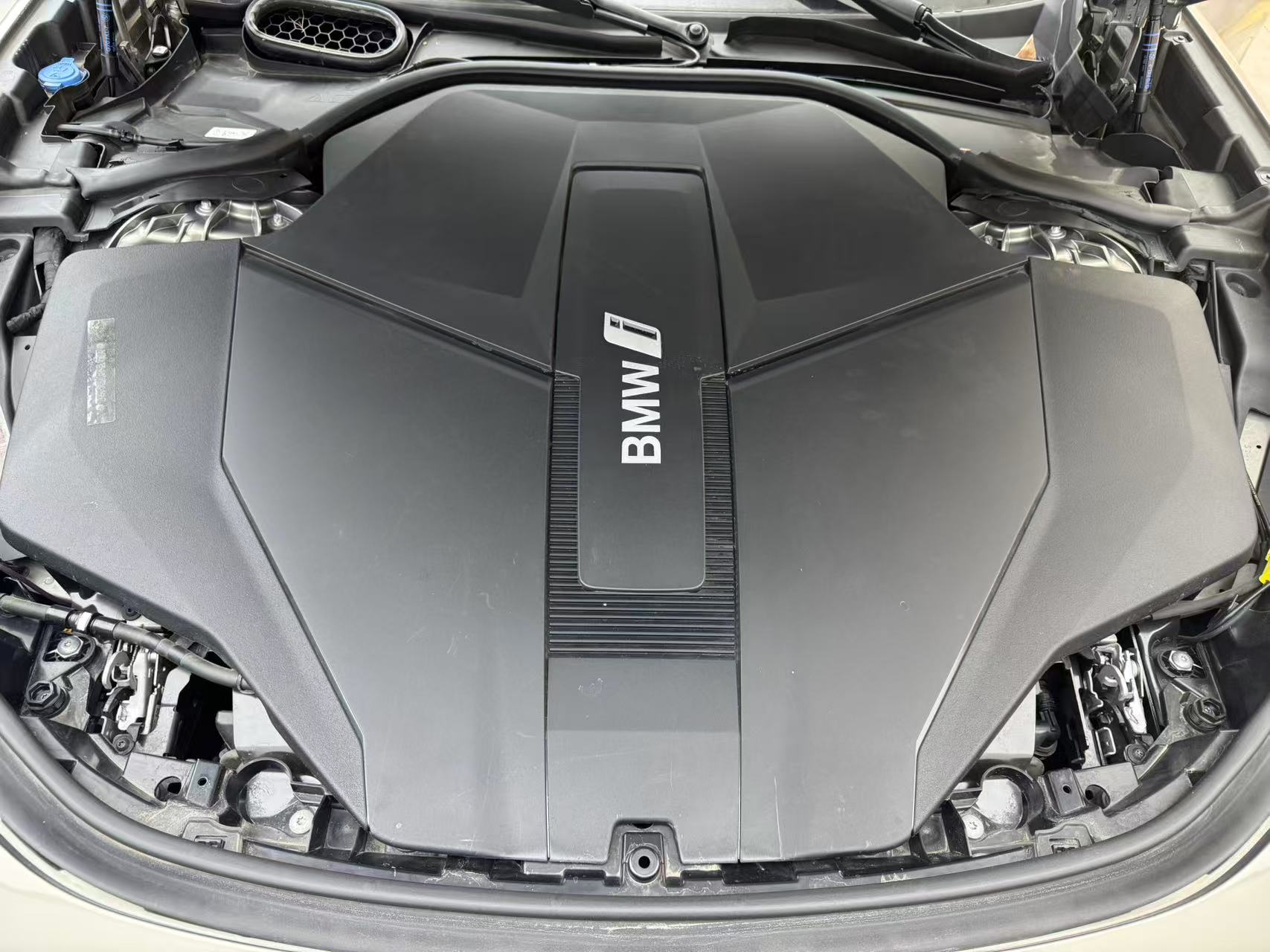 BMW i7 2023 изображение автомобиля #17