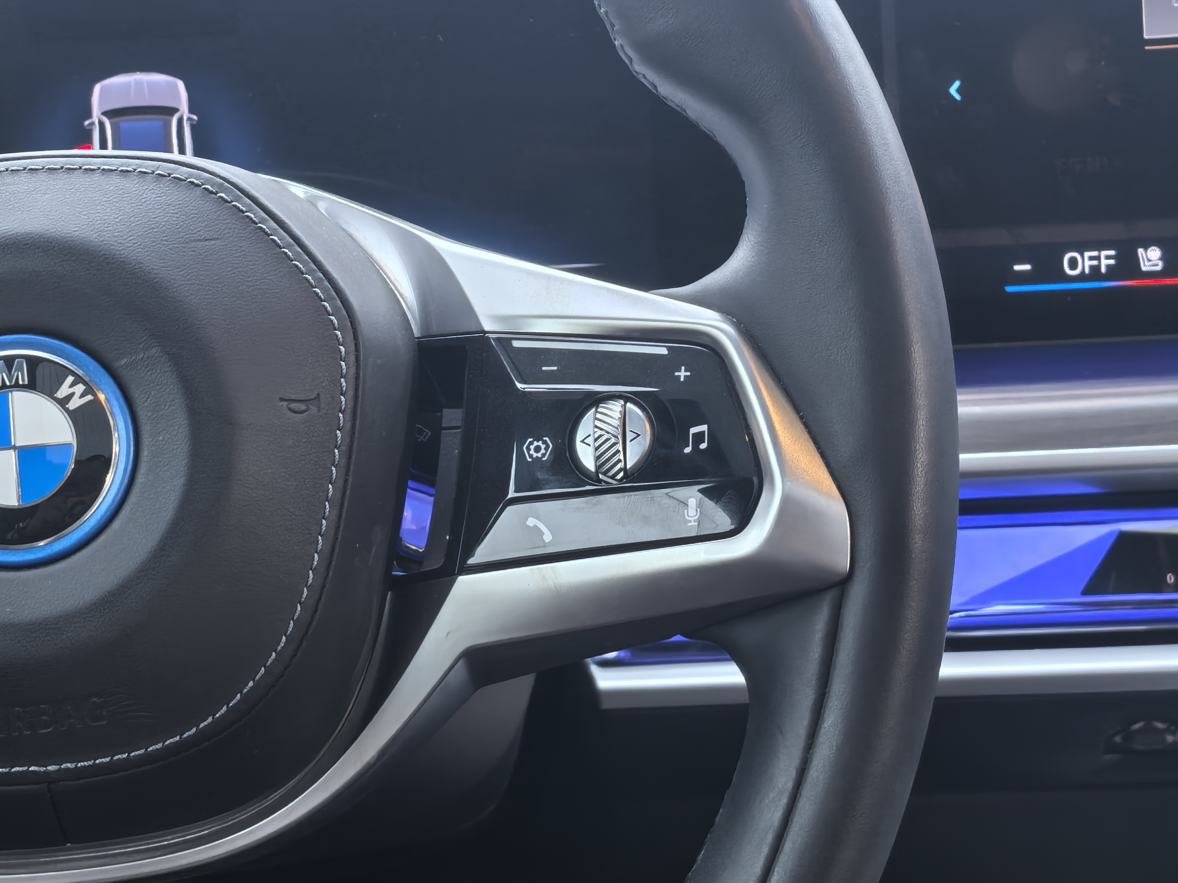 BMW i7 2023 immagine di auto #17