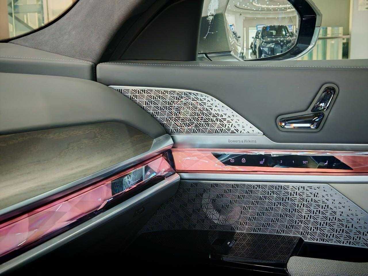 BMW i7 2022 immagine di auto #17