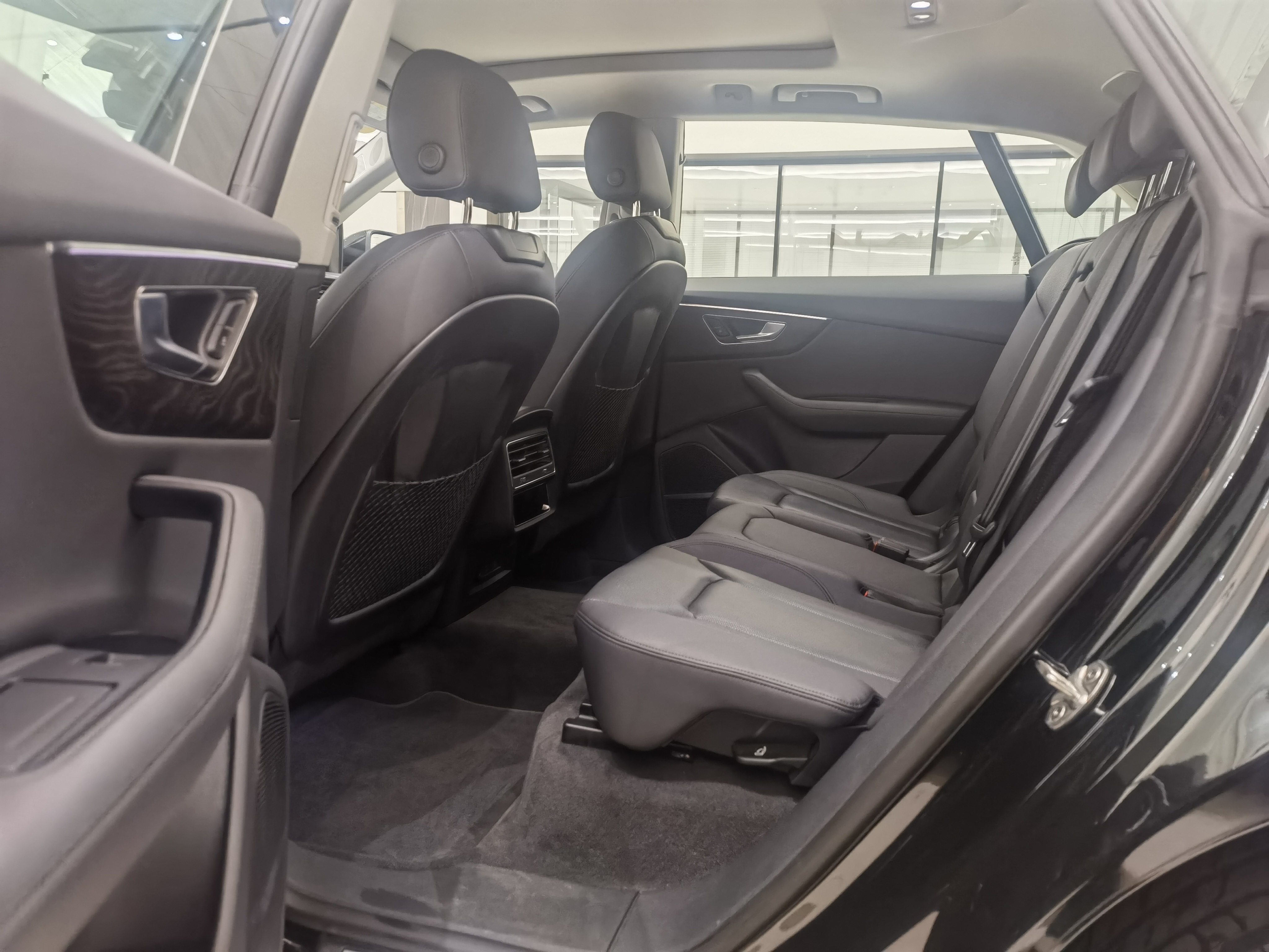 Audi Q8 2023 car image #17