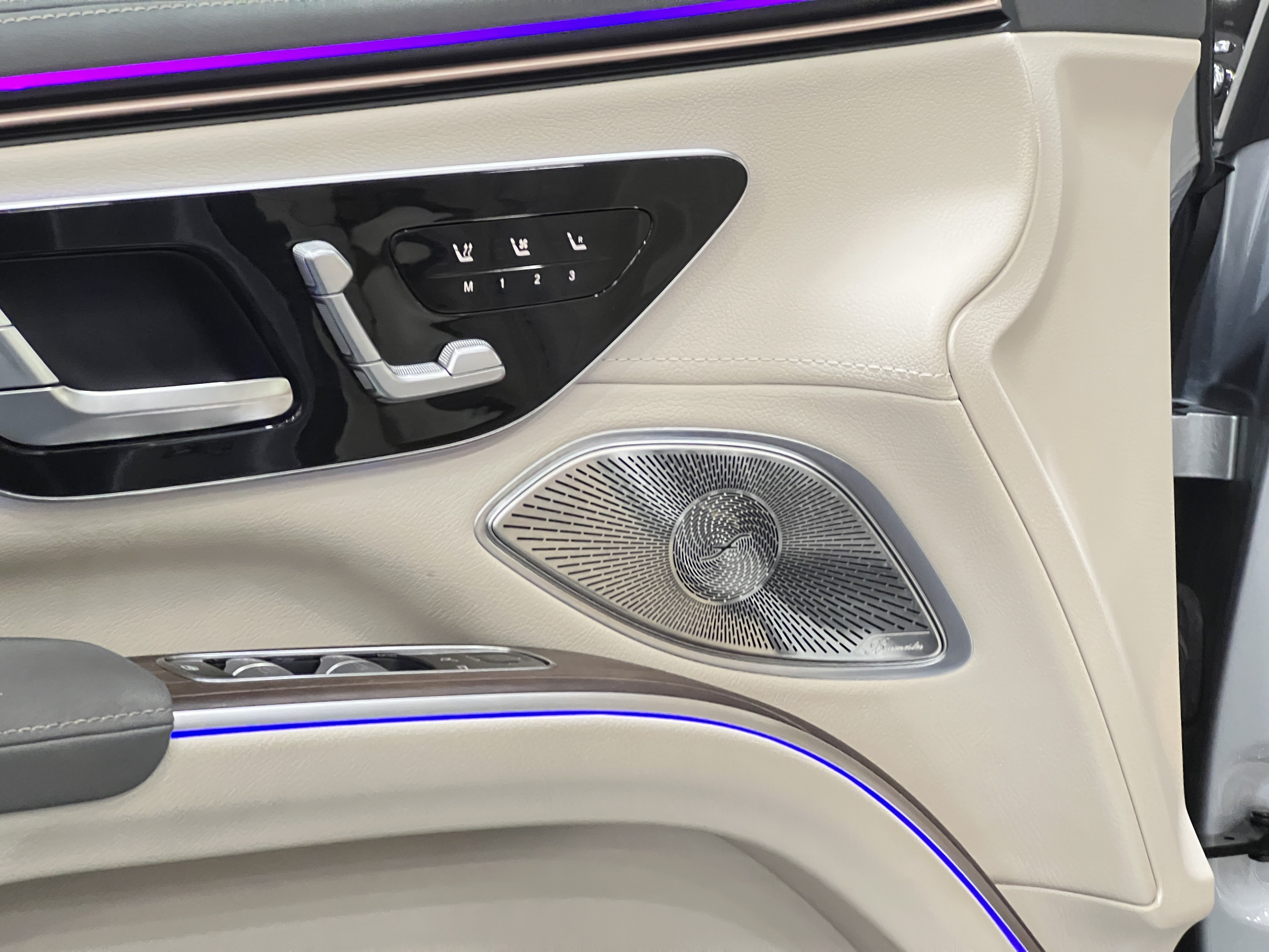 Mercedes-Benz EQS SUV 2023 car image #17