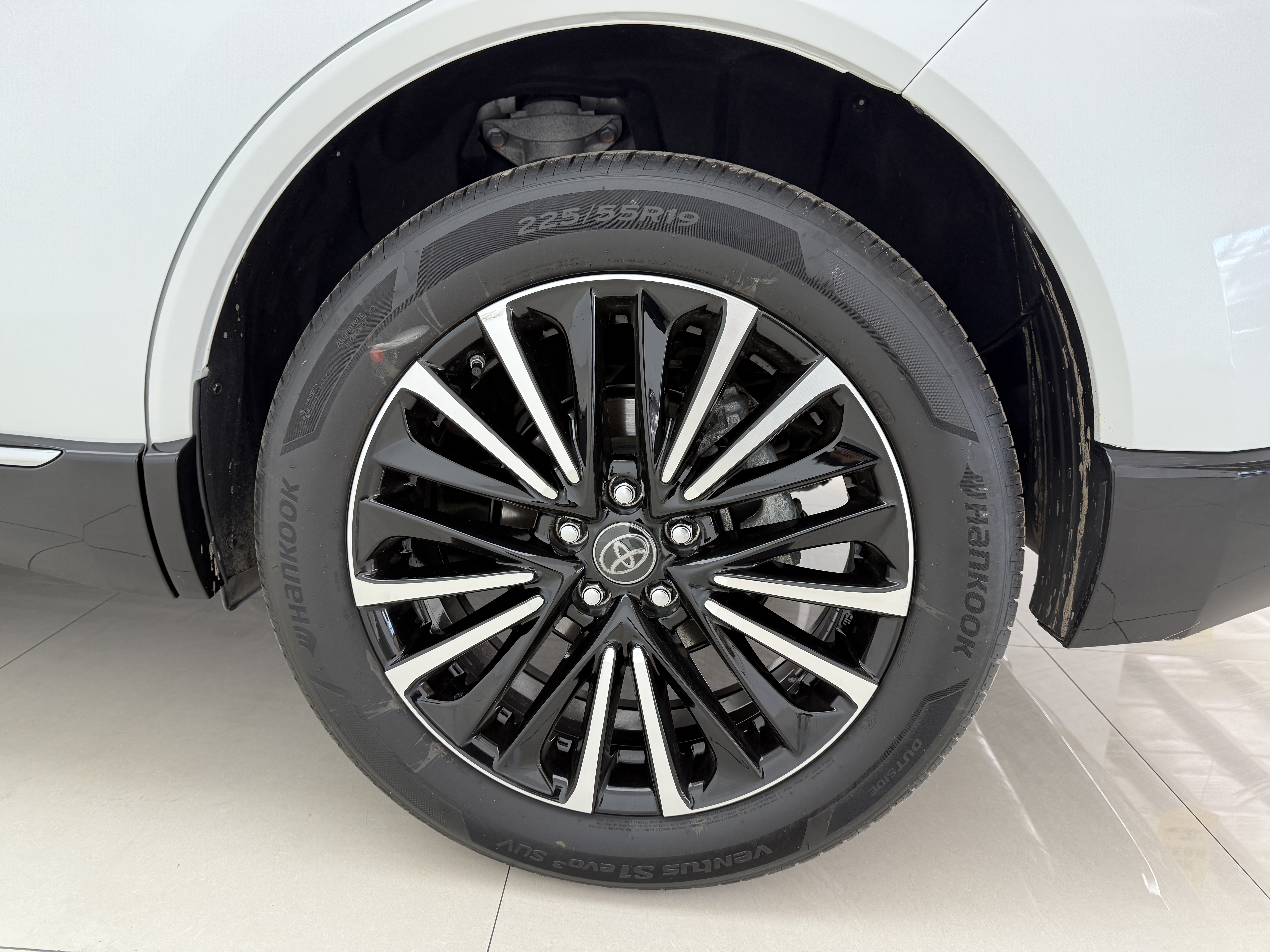 Toyota Venza 2023 car image #17