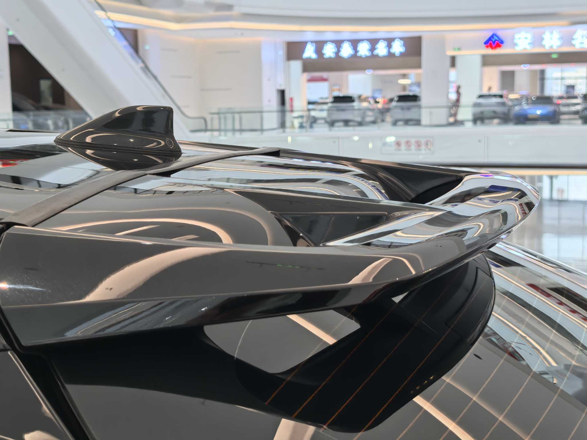 Toyota C-HR 2023 car image #17